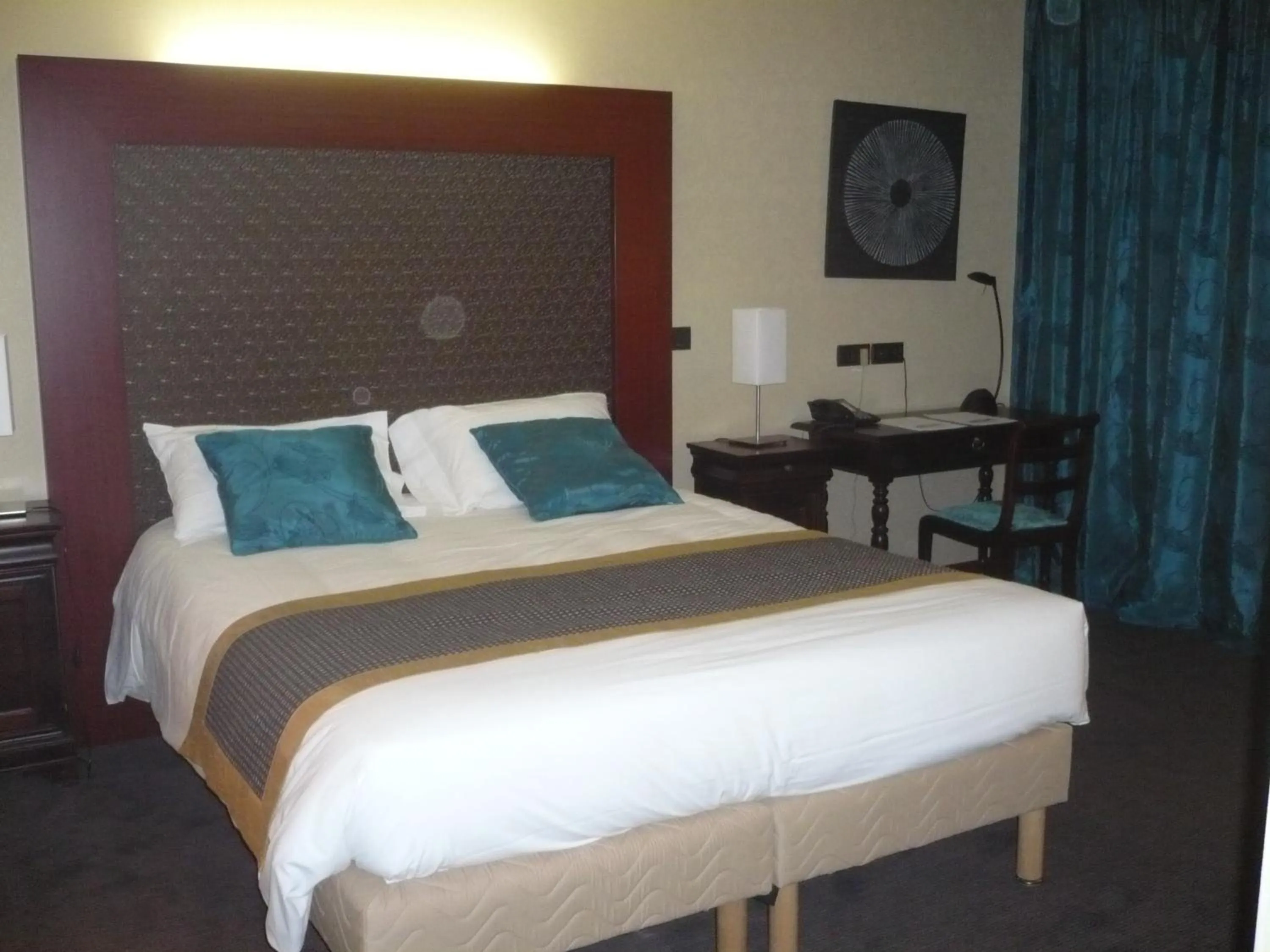 Bed in Hotel De France