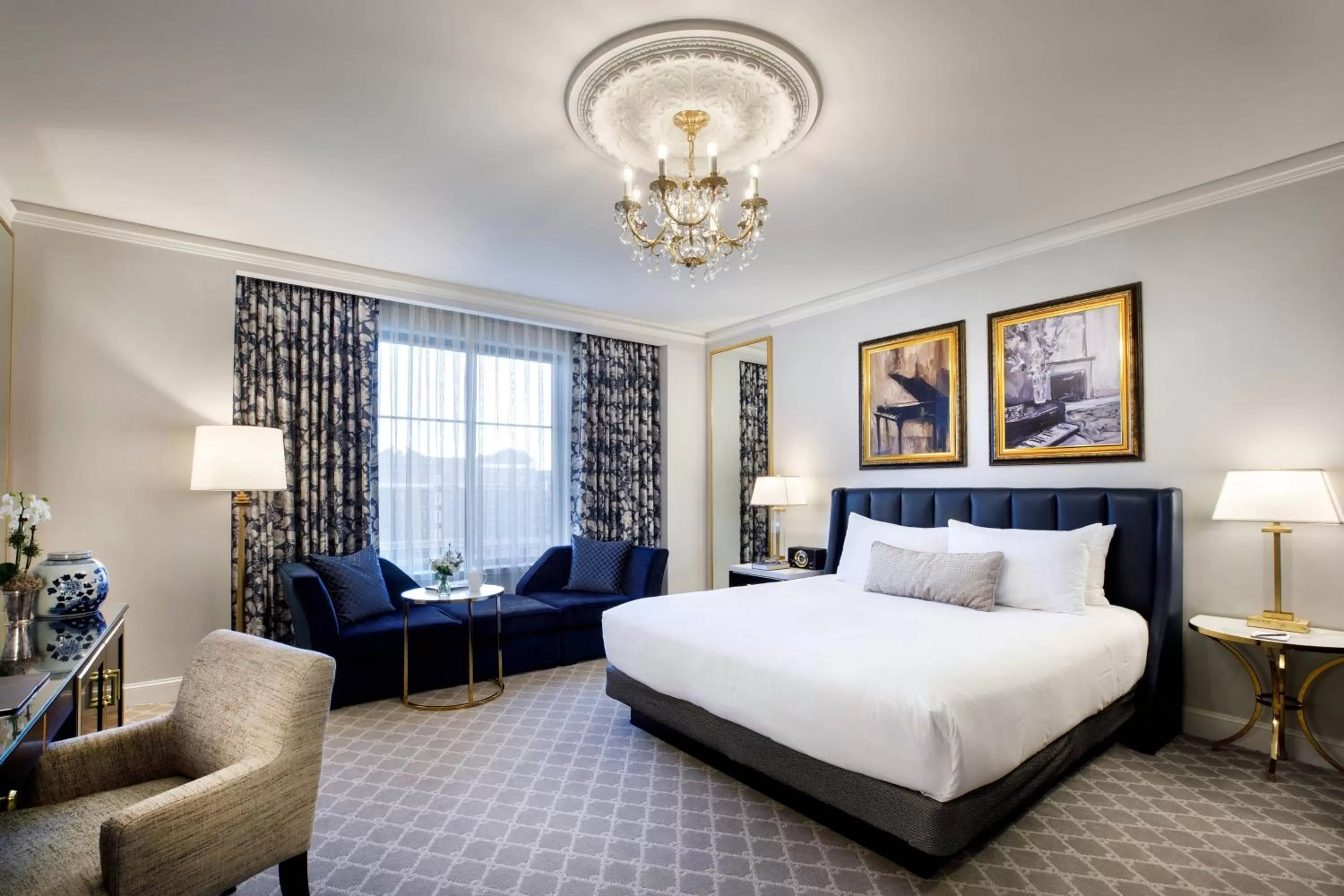 Photo of the whole room, Bed in Hotel Carmichael, Autograph Collection