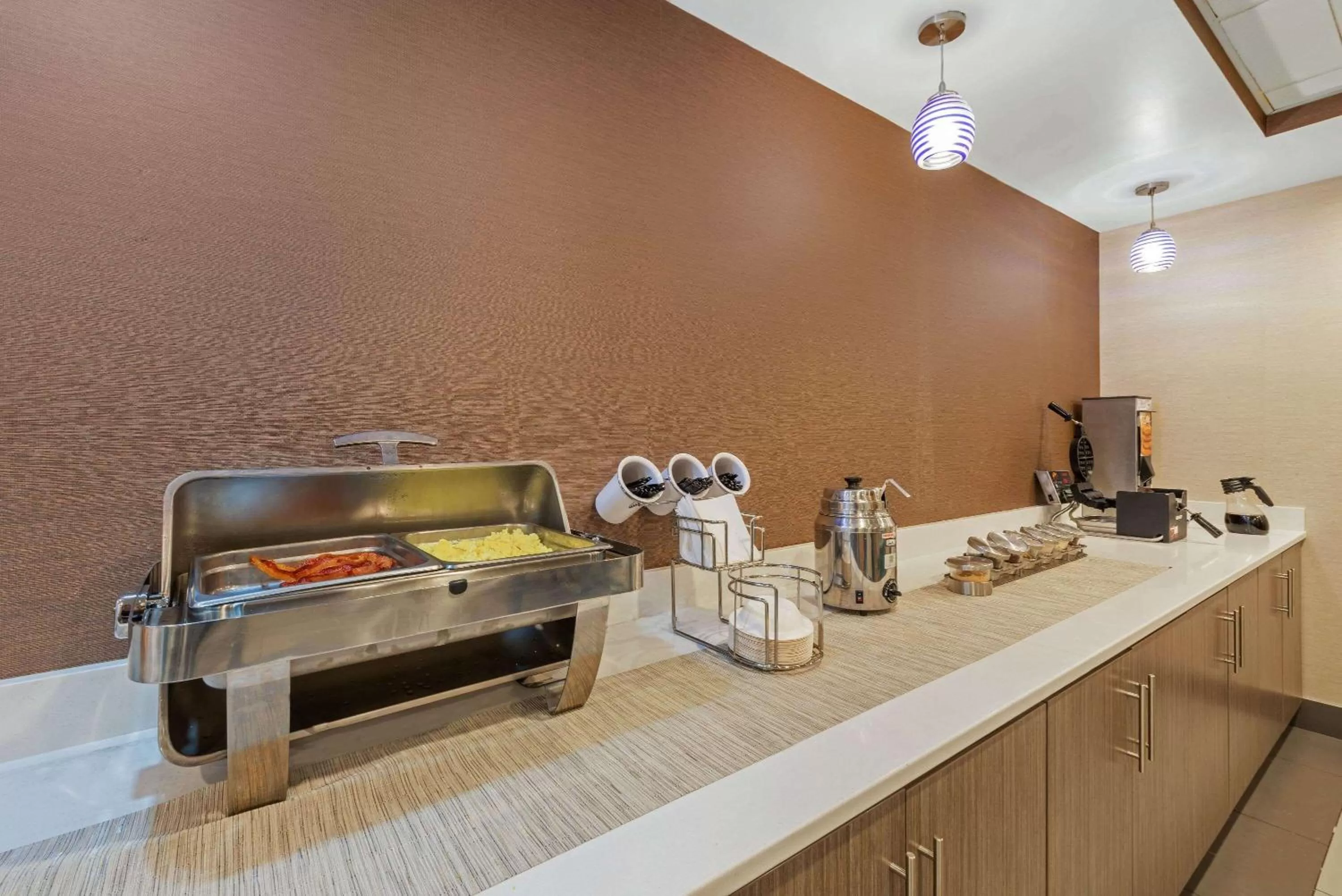 Restaurant/places to eat in La Quinta by Wyndham Jamestown