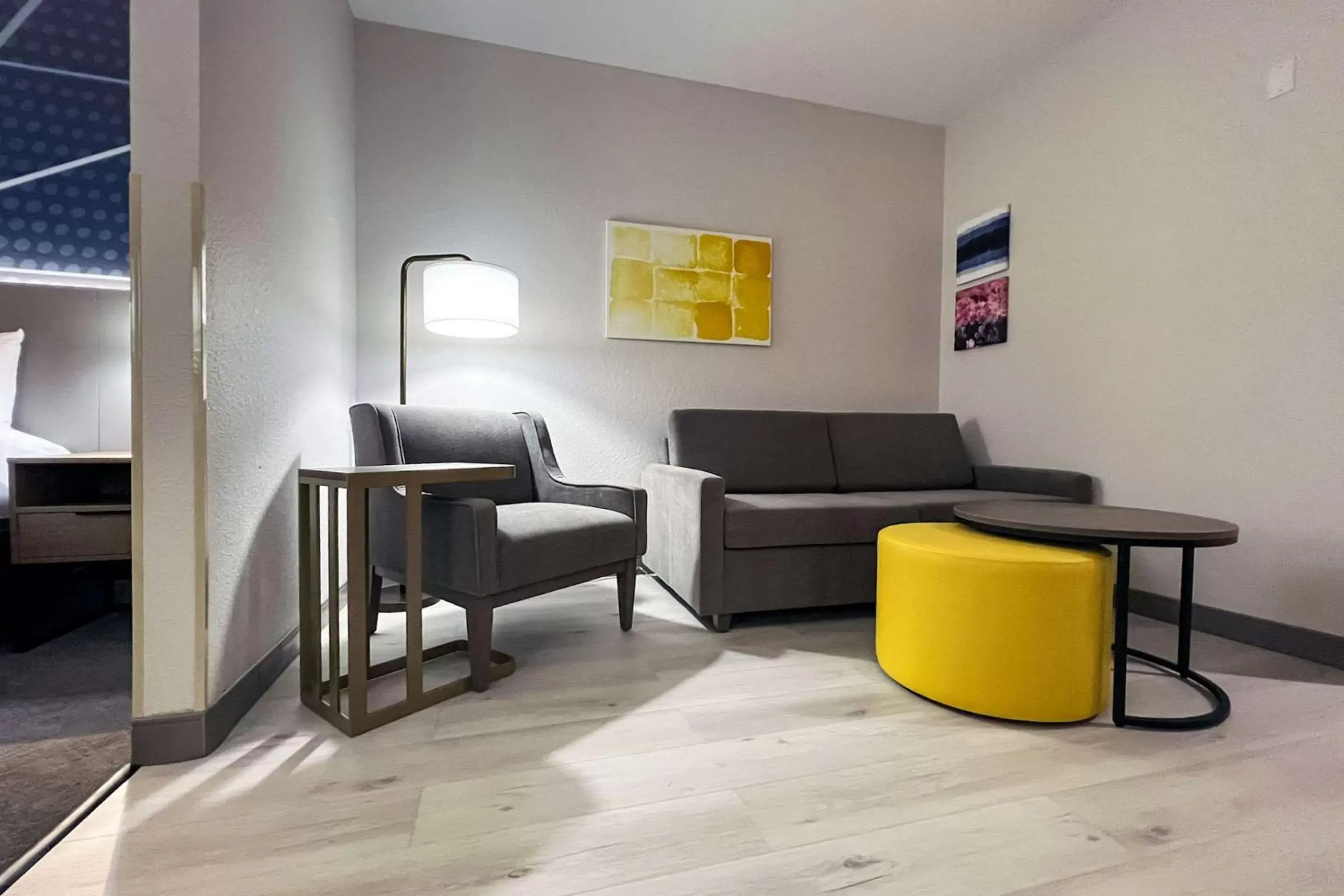 Bedroom, Seating Area in Comfort Suites Augusta Riverwatch