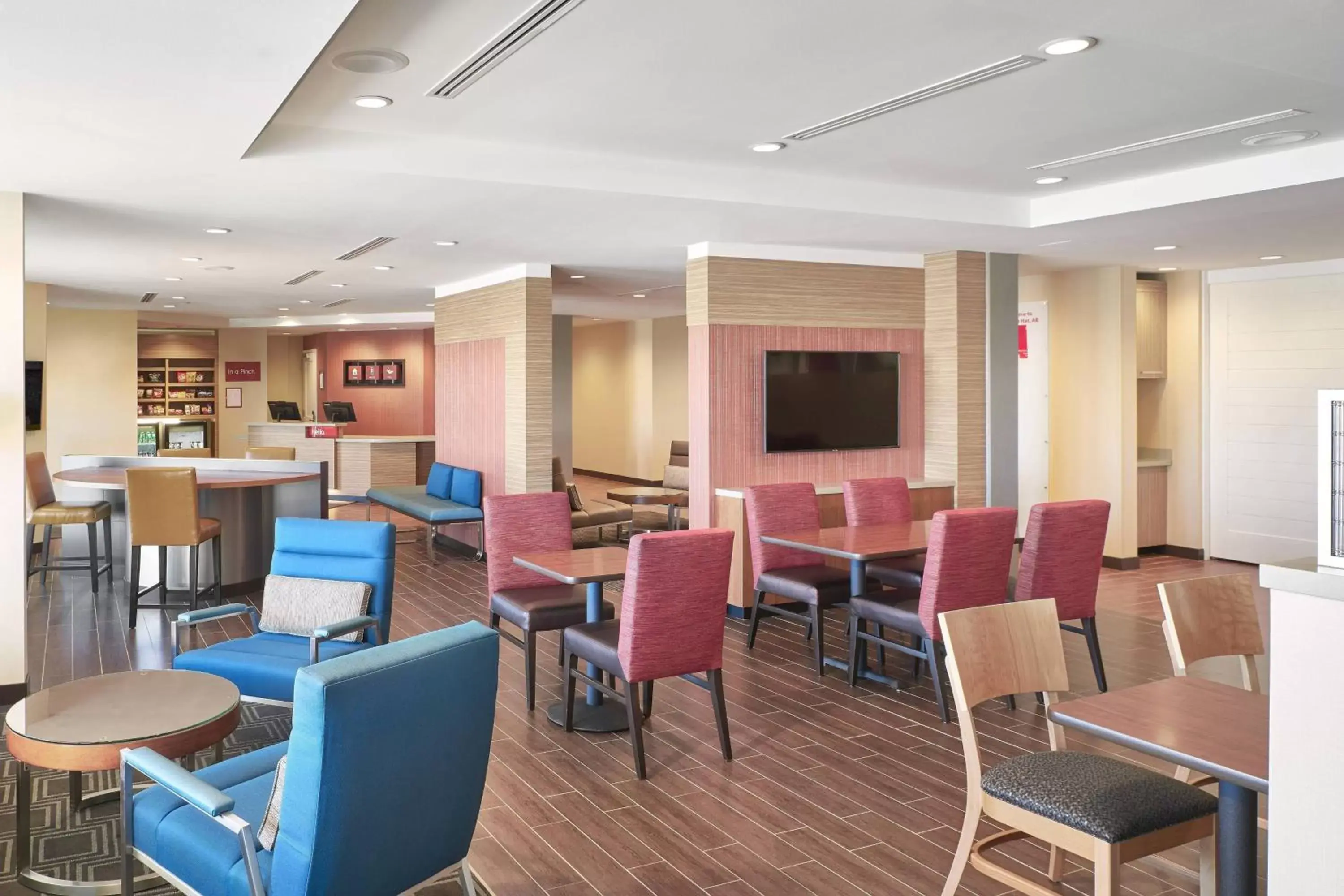 Lobby or reception, Restaurant/Places to Eat in TownePlace Suites by Marriott Medicine Hat