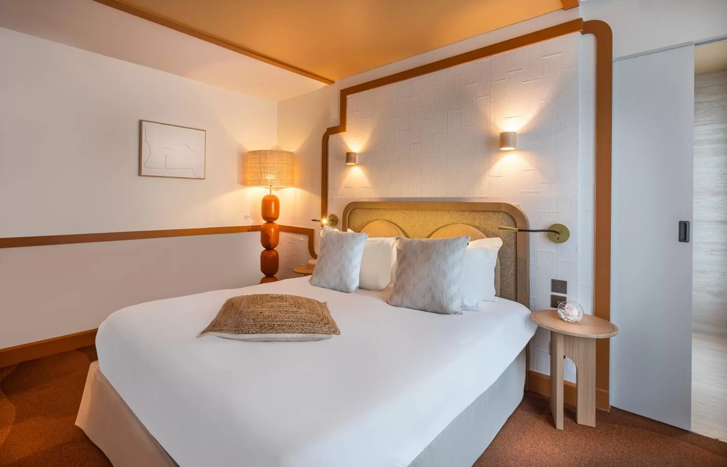 Bed in Hôtel Le Monna Lisa by Inwood Hotels