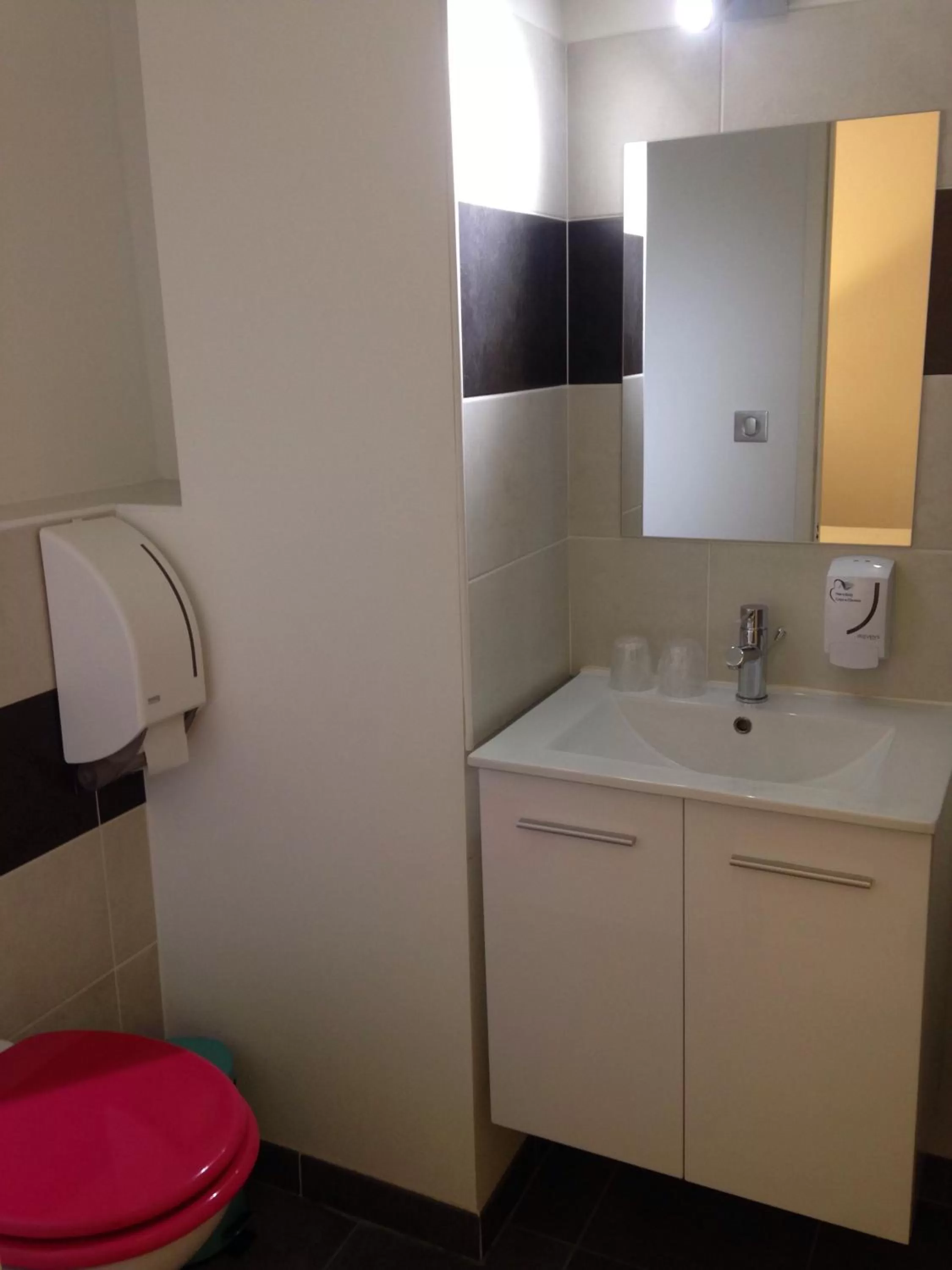 Bathroom in Hotel-Restaurant Du Port