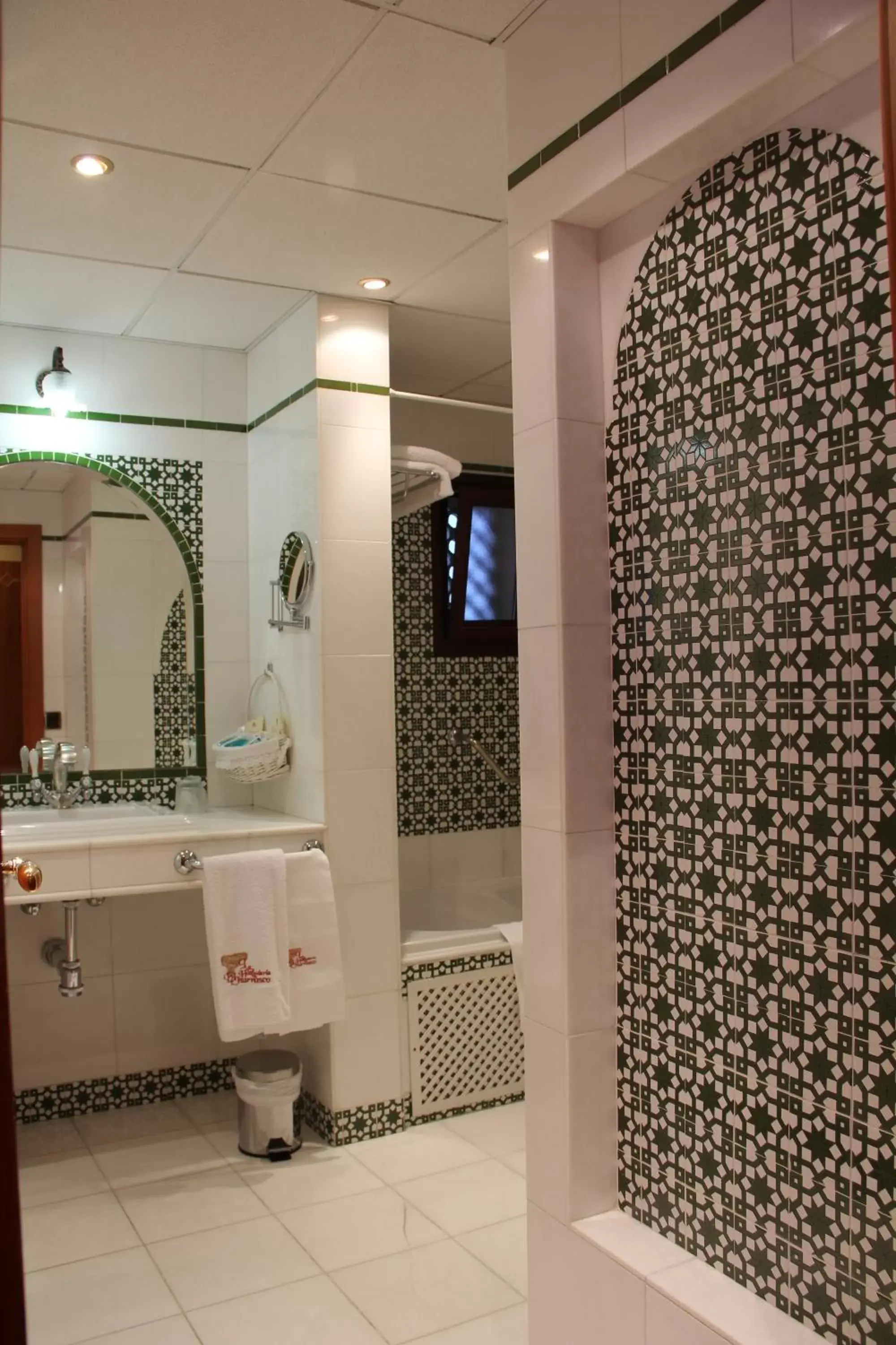 Bathroom in La Llave de la Judería Hotel Boutique