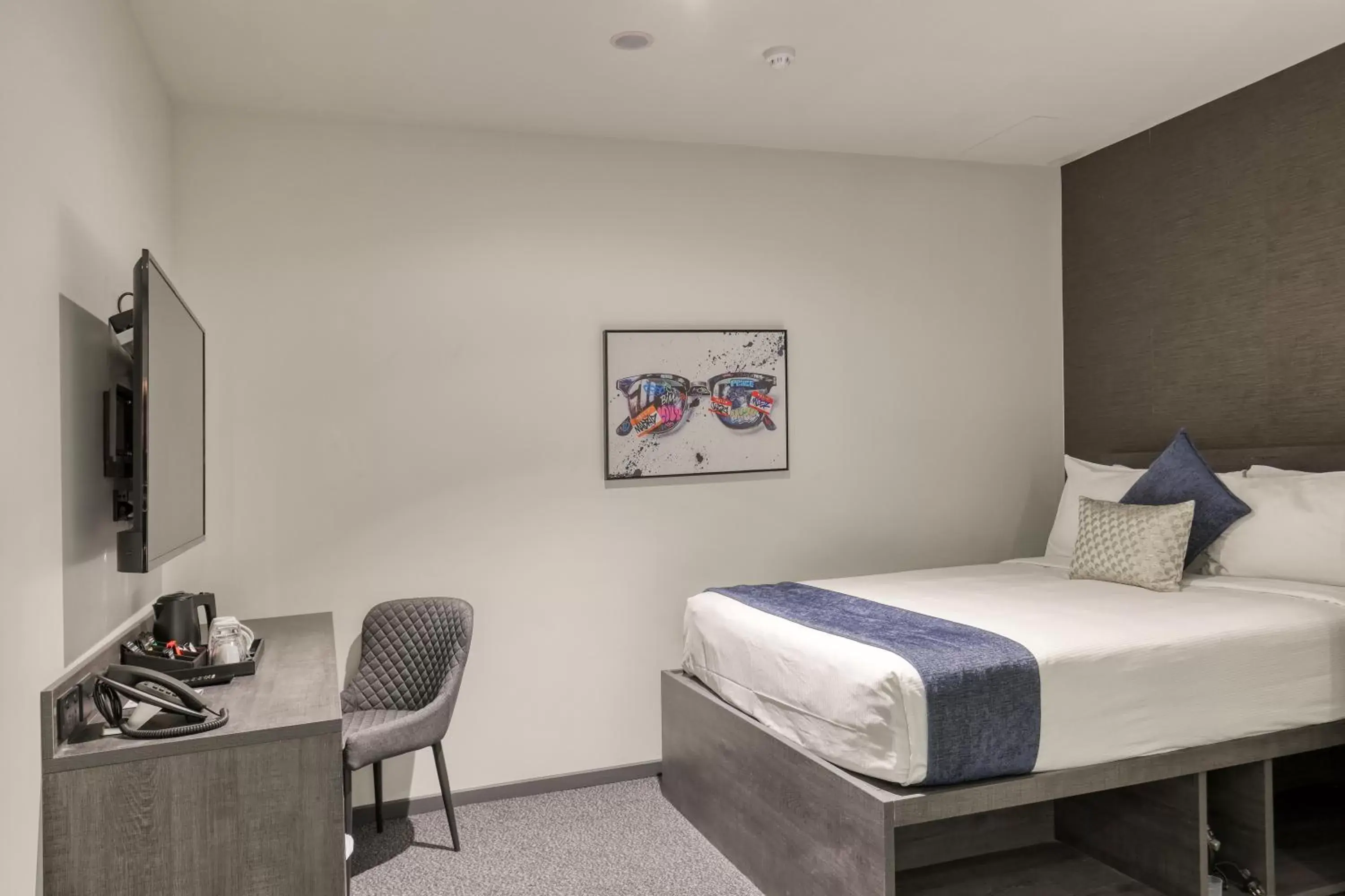 TV and multimedia, Bed in Microtel by Wyndham Wellington