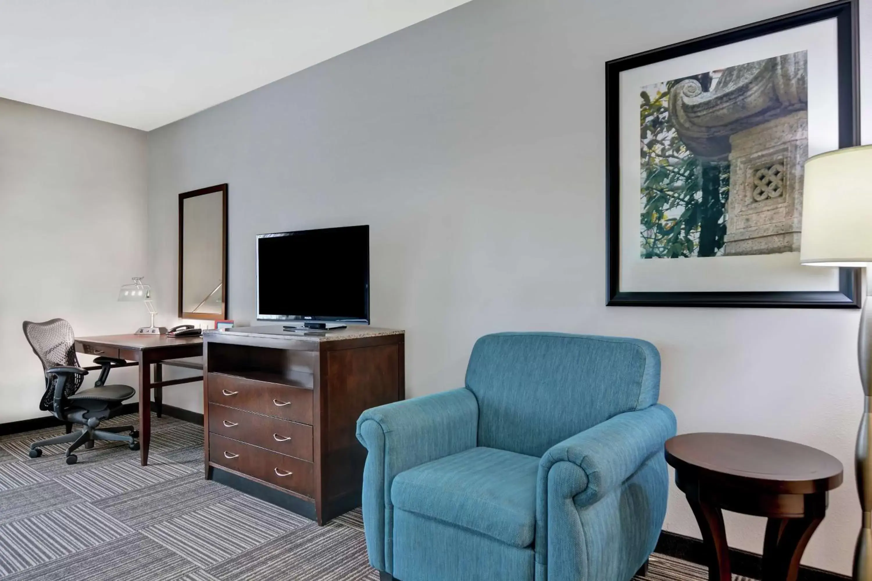 Living room, Seating Area in Hilton Garden Inn and Fayetteville Convention Center