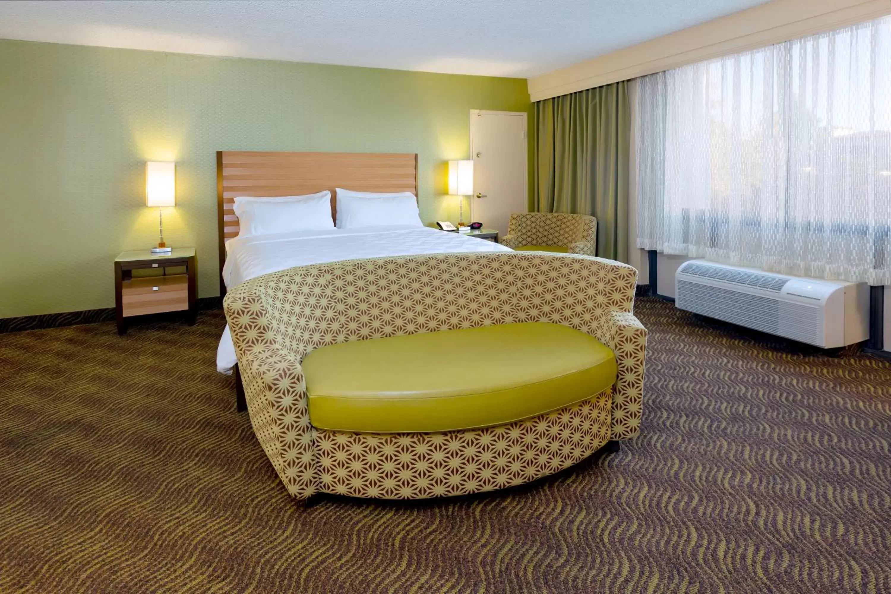 Bedroom, Bed in Holiday Inn San Jose-Silicon Valley, an IHG Hotel