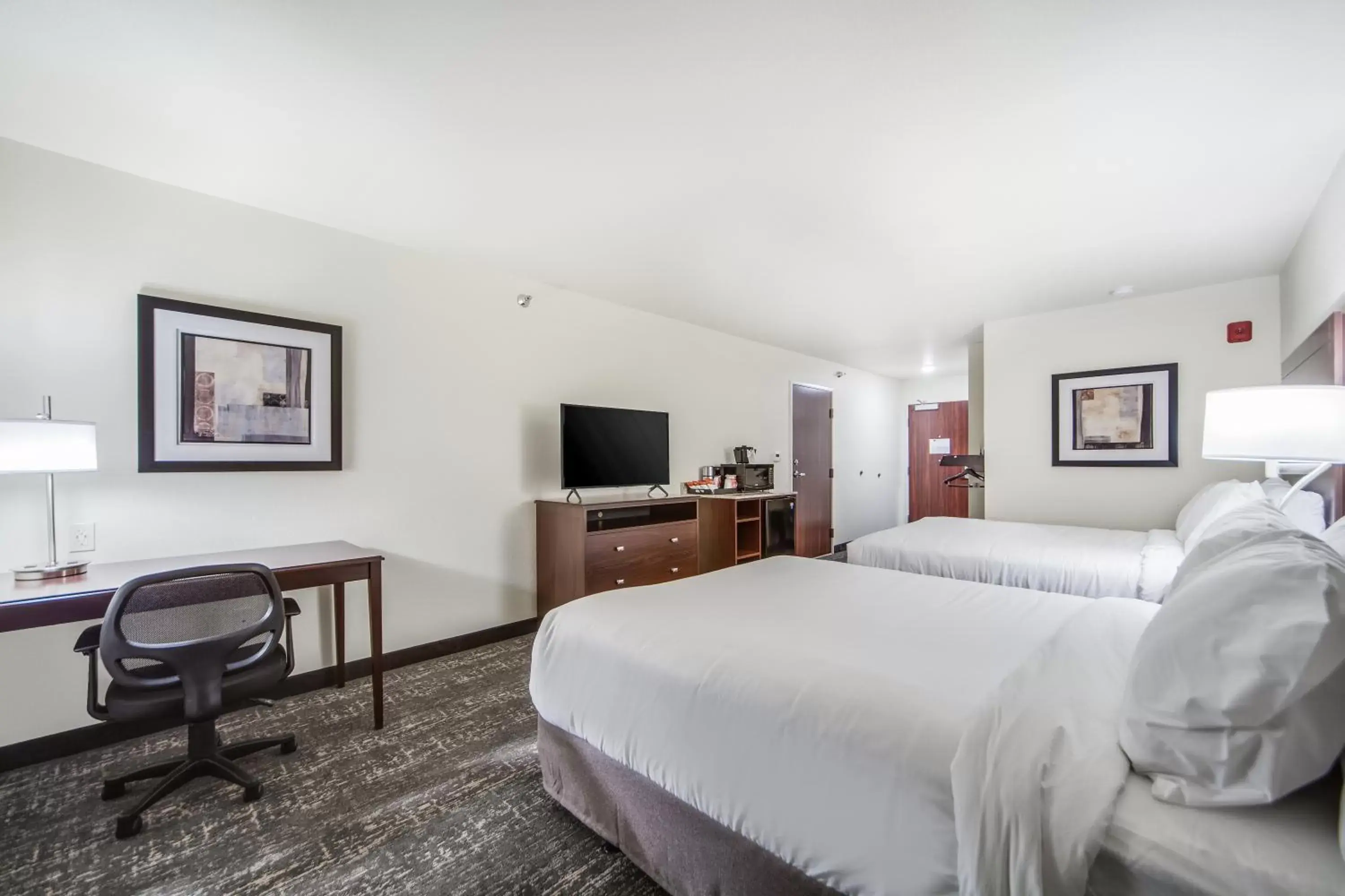 Bed in Cobblestone Hotel & Suites - Cozad