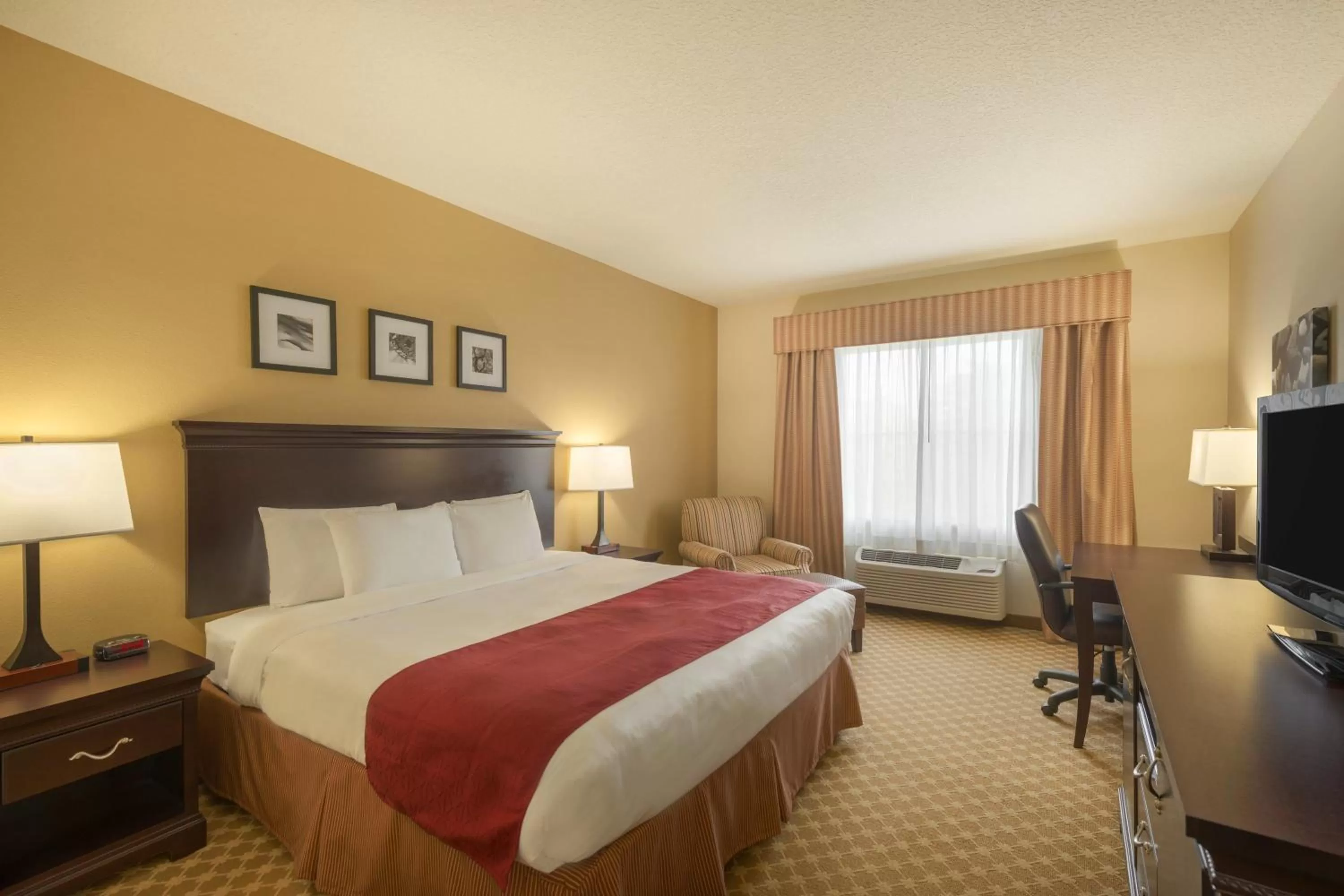 Bed in Country Inn & Suites by Radisson, Port Orange-Daytona, FL