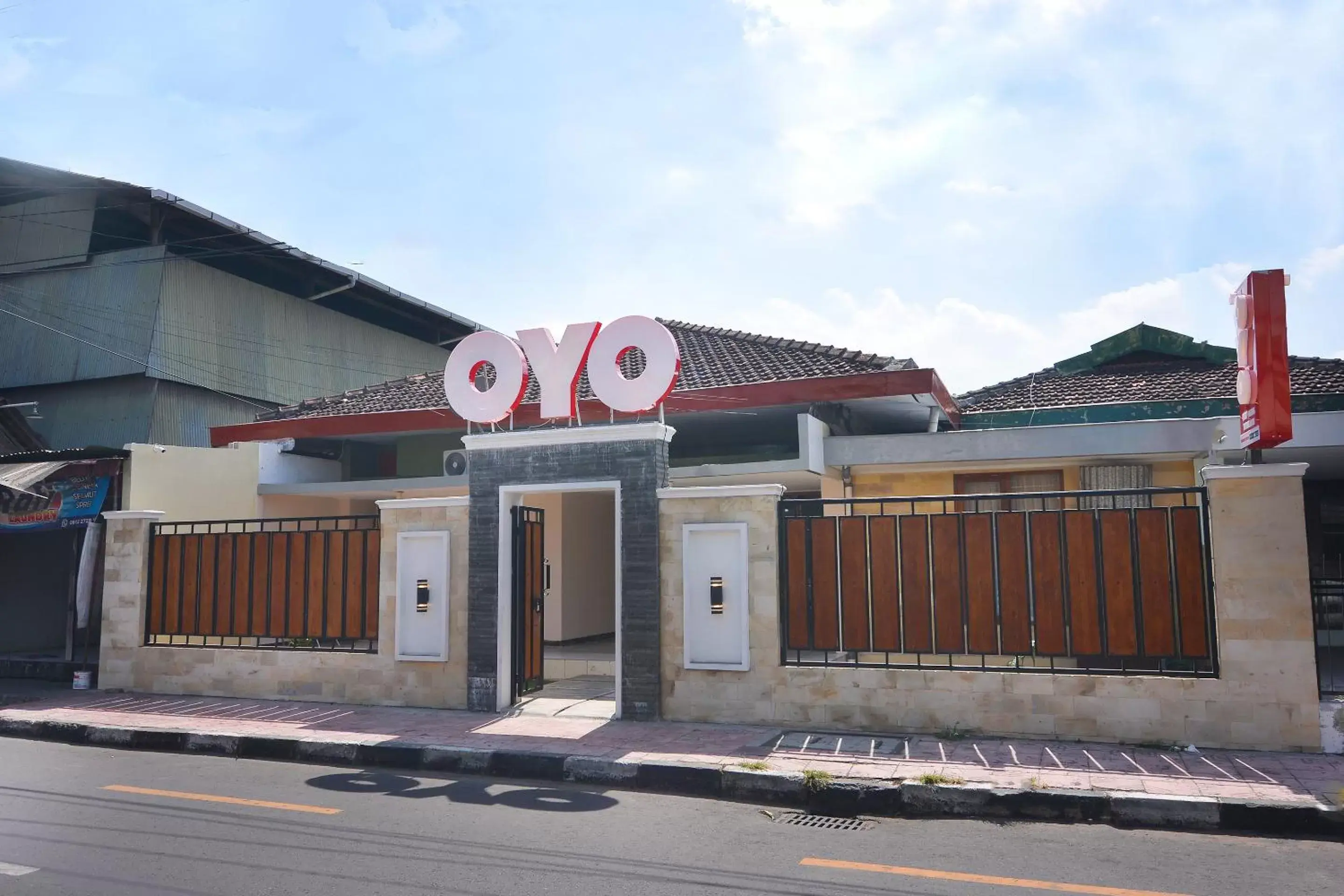 Facade/entrance, Property Building in OYO 1046 Omah Pathok