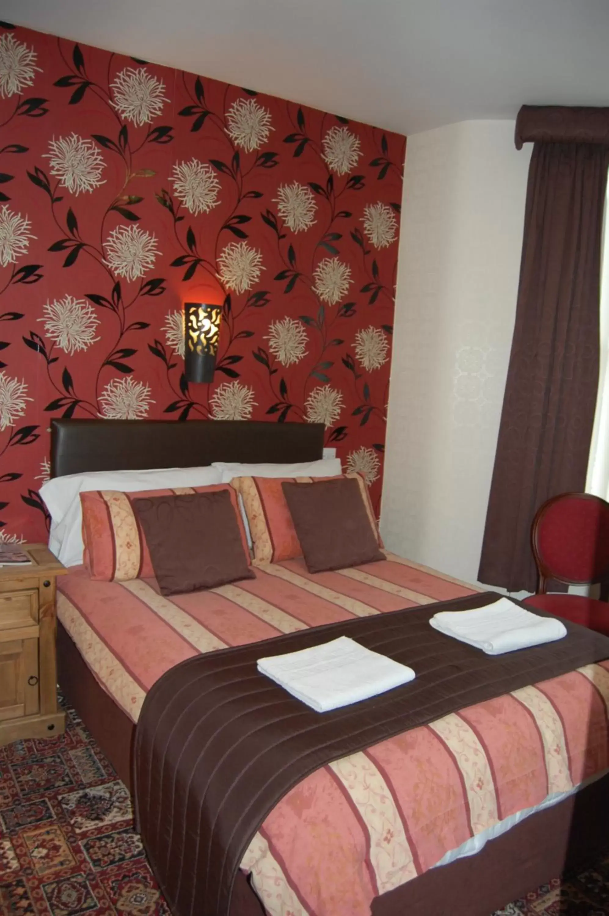 Business facilities, Bed in The Trafford Hotel