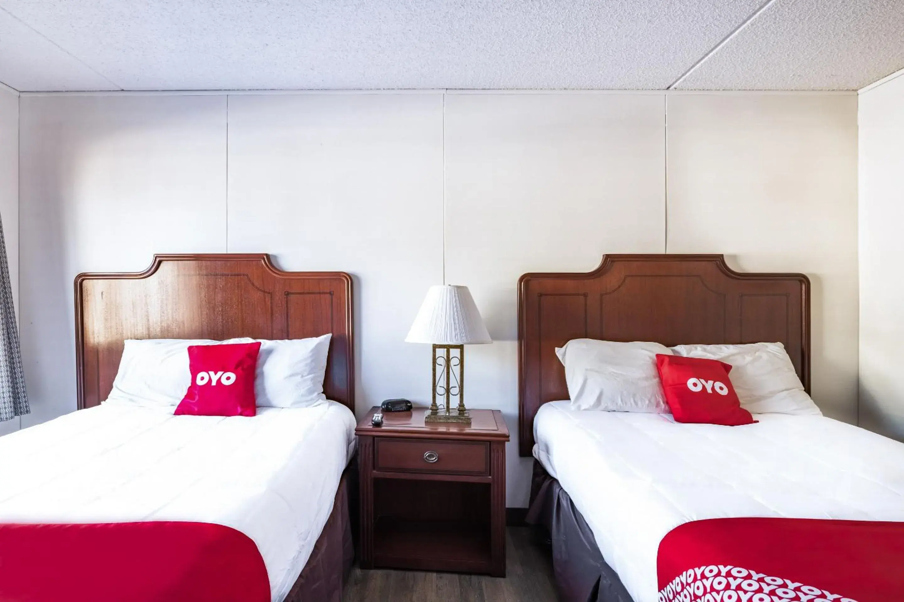 Bedroom, Bed in OYO Hotel Windmill Branson