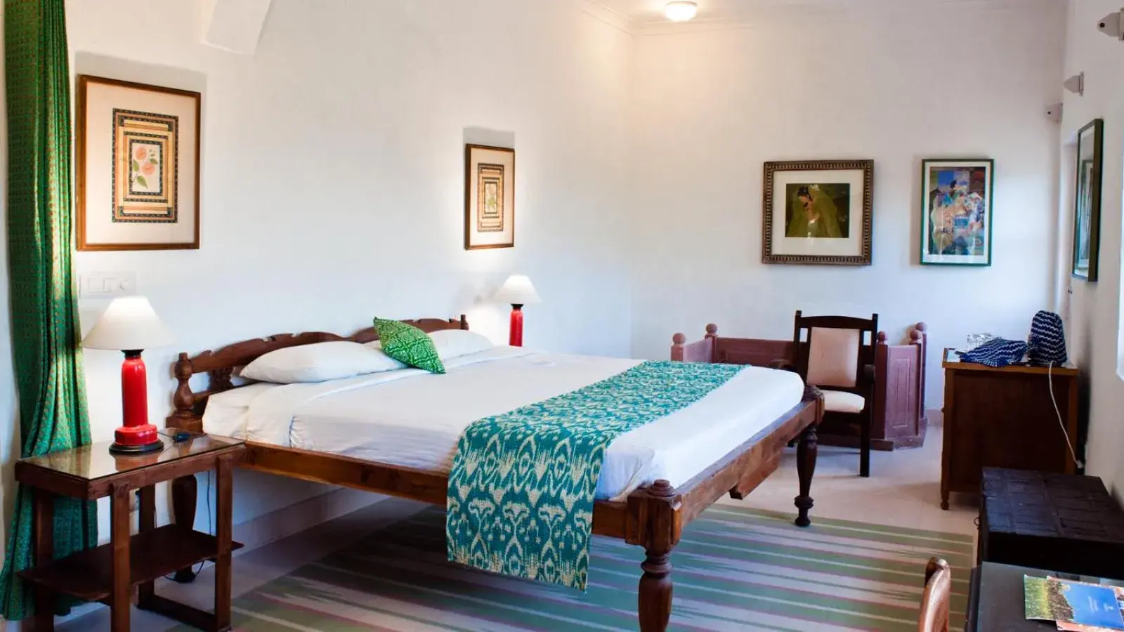 Photo of the whole room, Bed in Neemrana's Hill Fort Kesroli