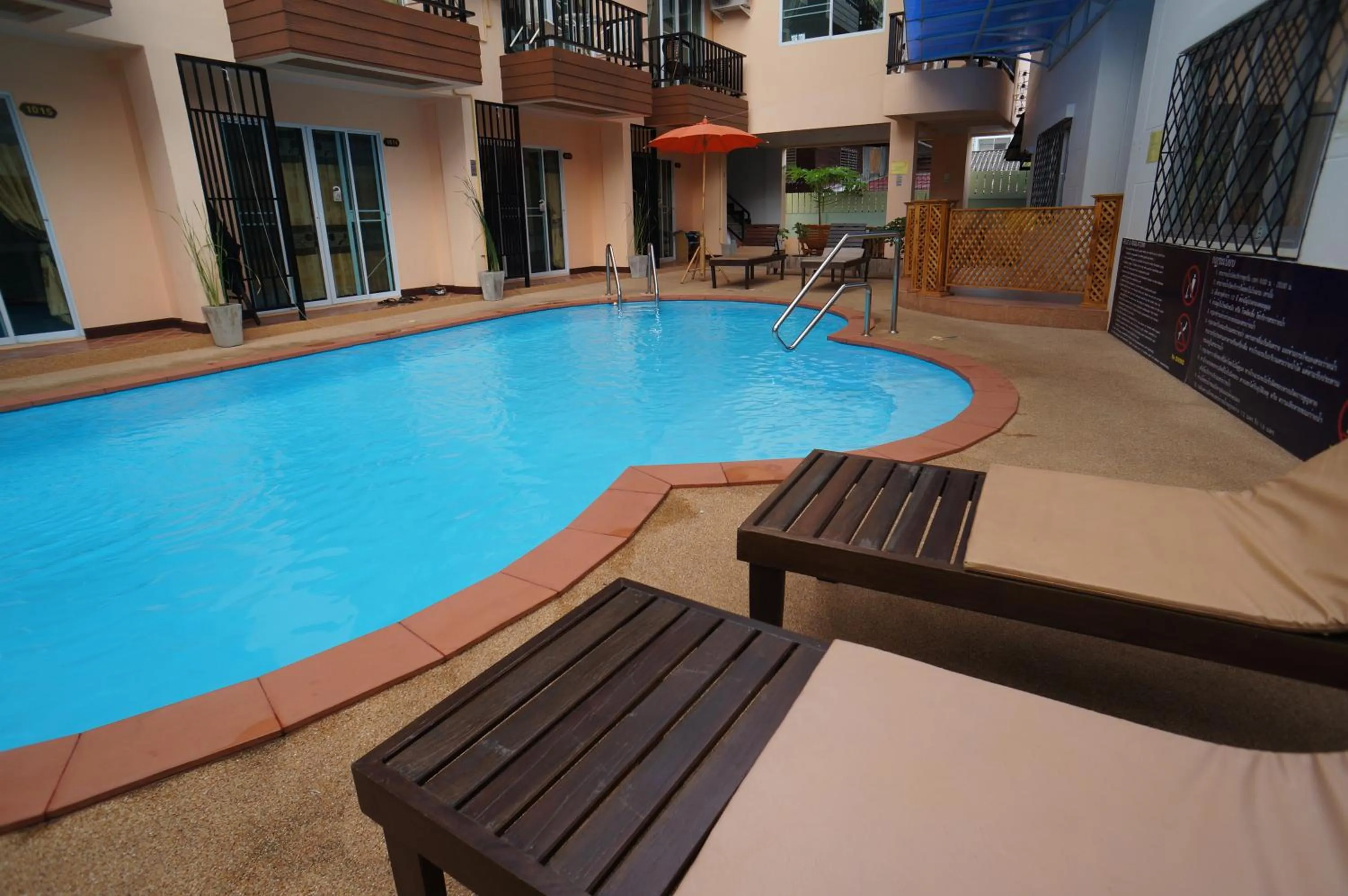 Swimming pool in Manee Cool Mueang