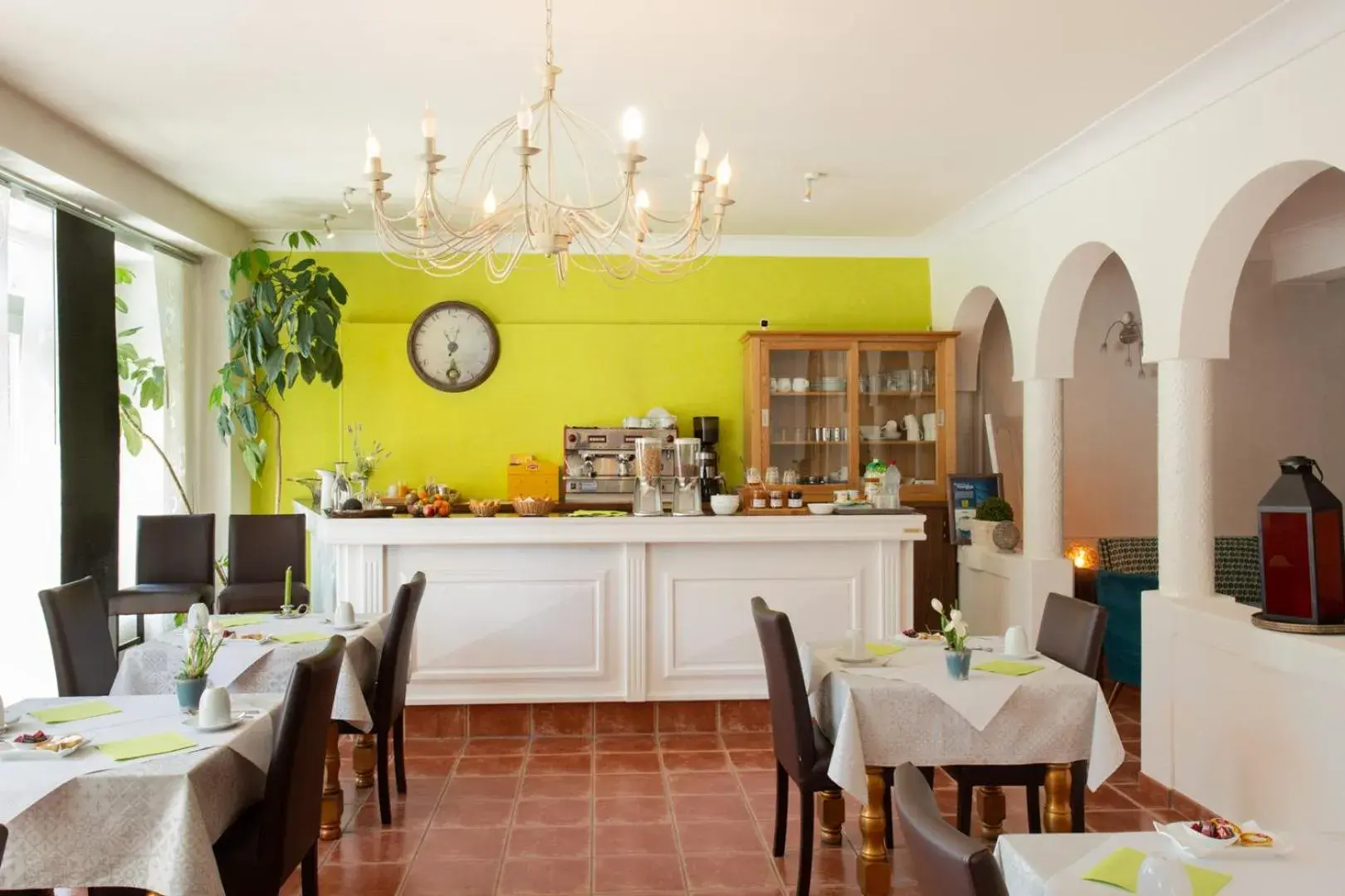 Breakfast, Restaurant/Places to Eat in Logis Hotel L'Occitan