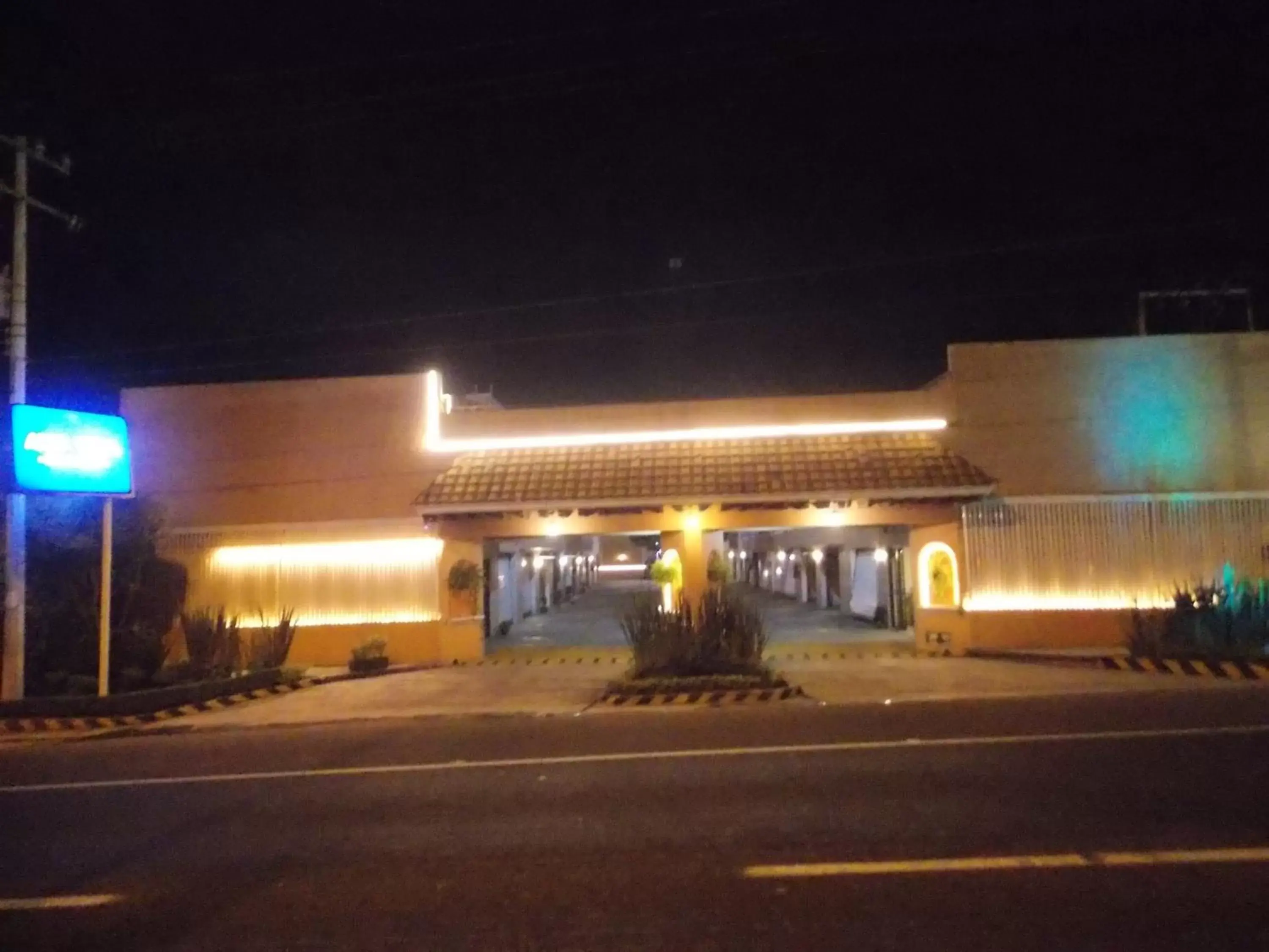 Facade/entrance, Property Building in Hotel Express Alejandría