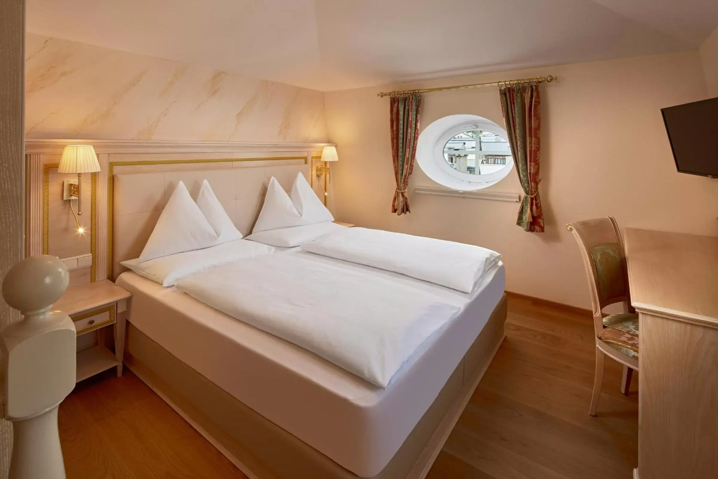 Bed in Grand Hotel Zell am See