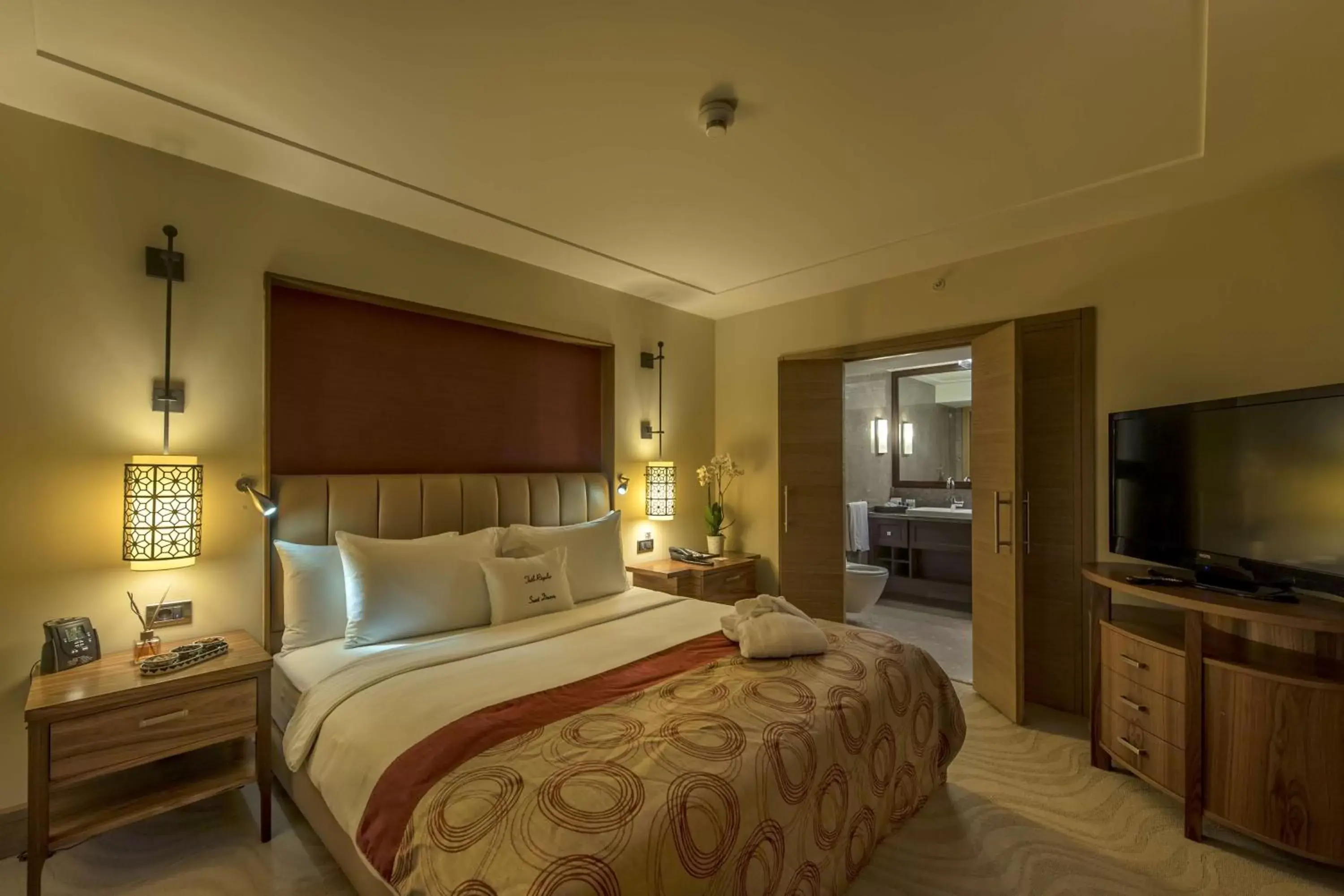 Bed in DoubleTree By Hilton Avanos Cappadocia Bed in DoubleTree By Hilton Avanos Cappadocia