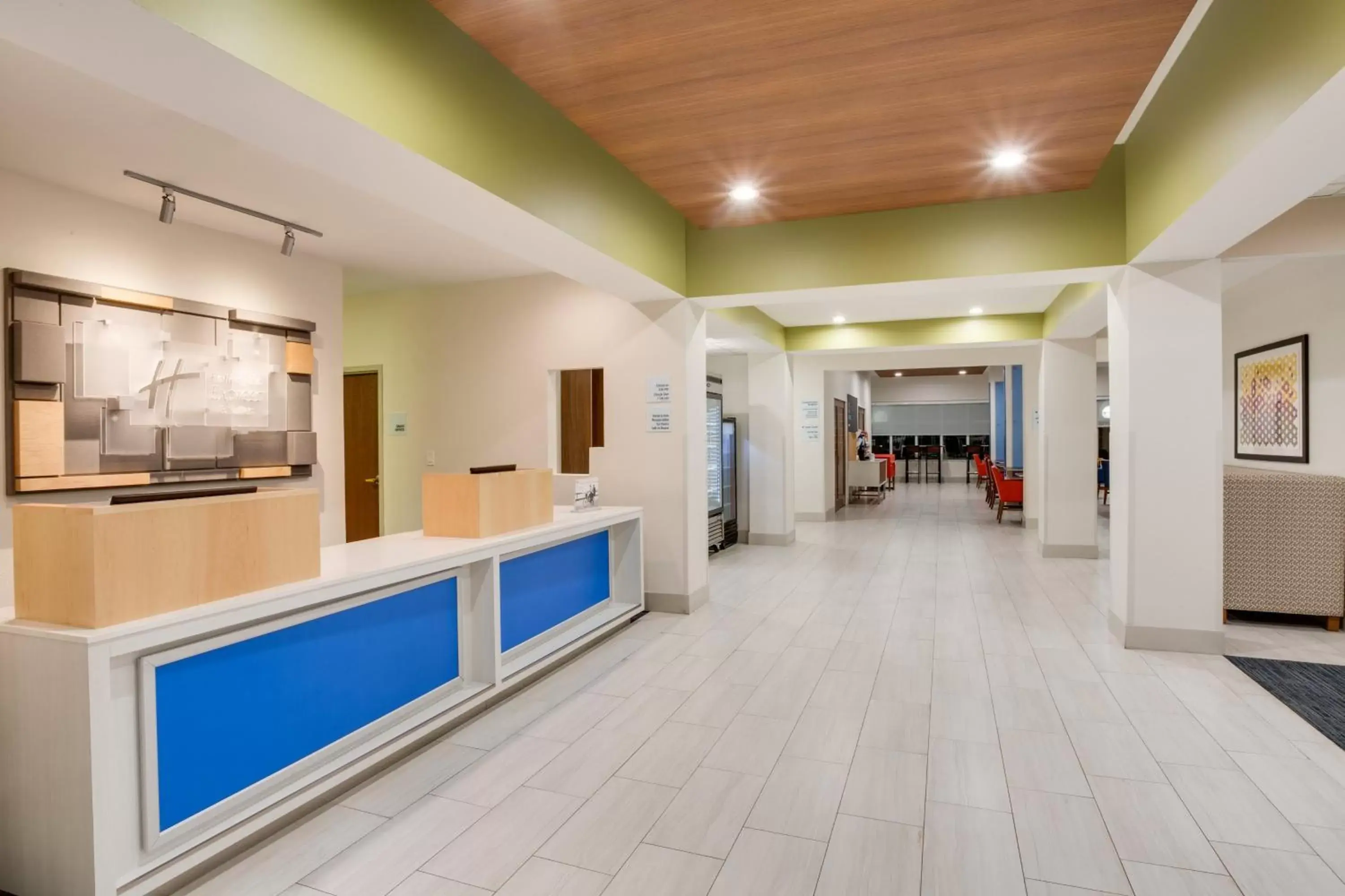 Property building, Lobby/Reception in Holiday Inn Express Hotel & Suites Tampa-Fairgrounds-Casino, an IHG Hotel
