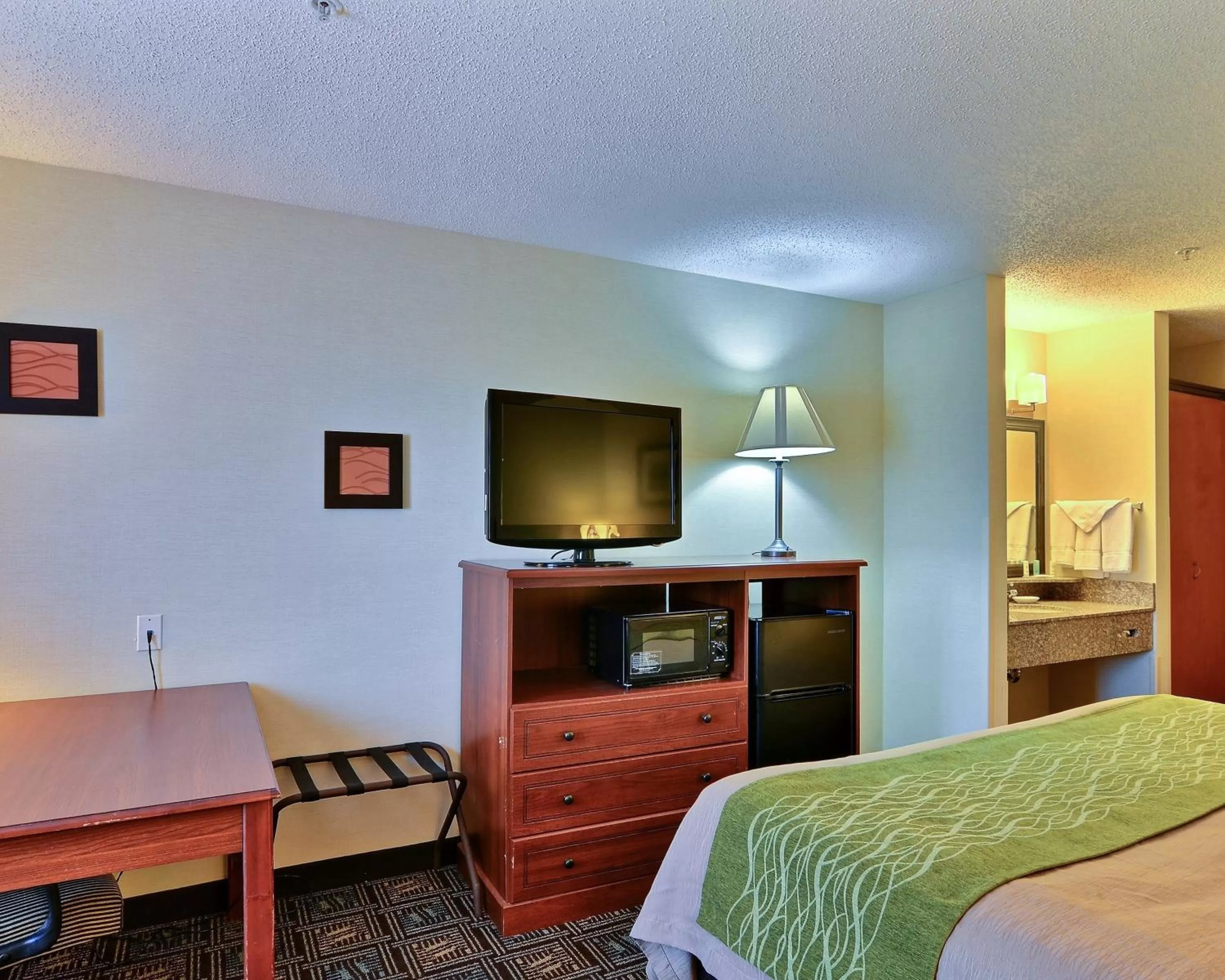 Standard Room, 1 King Bed, Interior Hall, Non Smoking in Comfort Inn Weirton