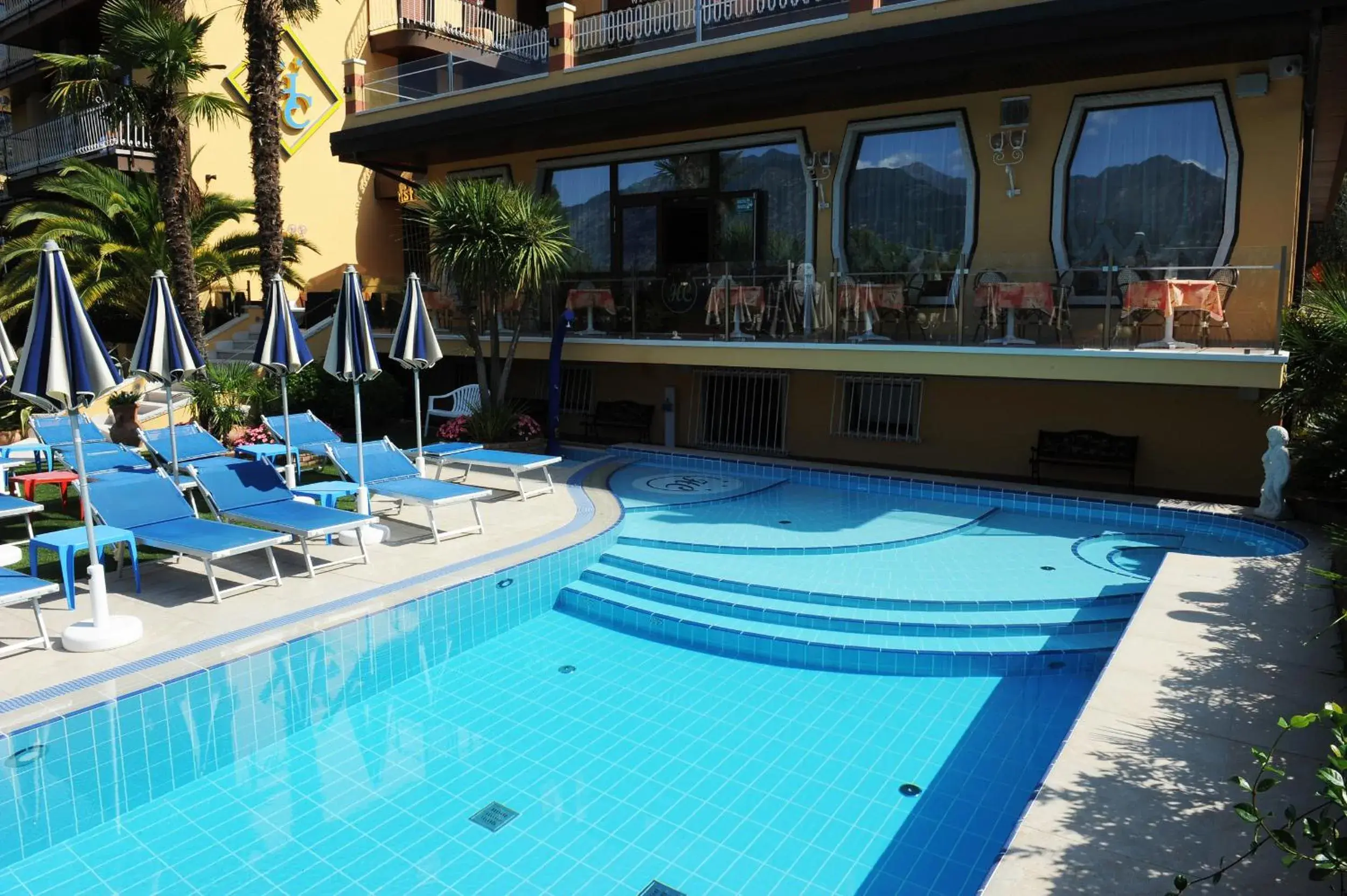 Garden, Swimming Pool in Hotel Cristallo