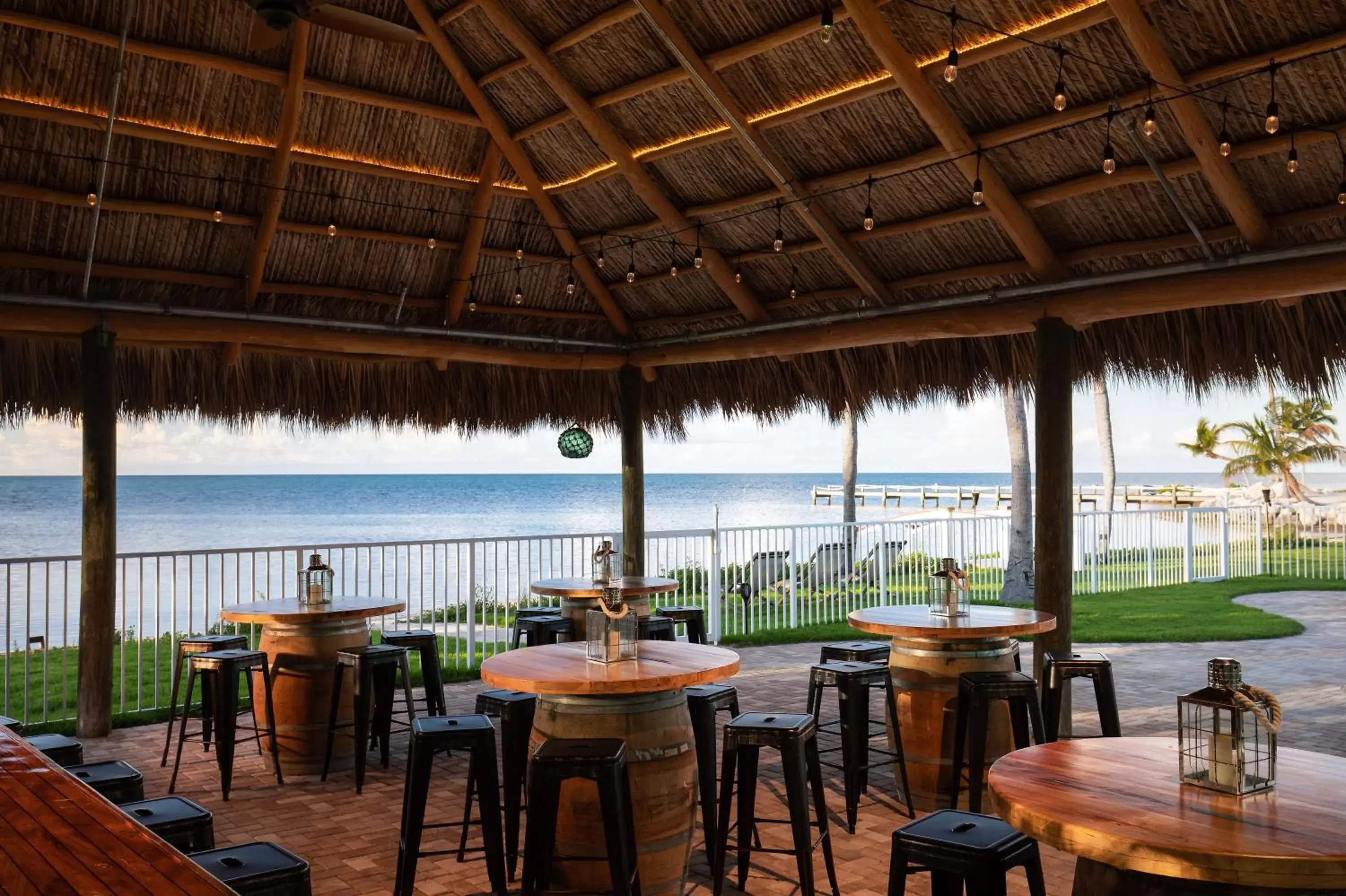 Patio, Restaurant/Places to Eat in Grassy Flats Resort & Beach Club