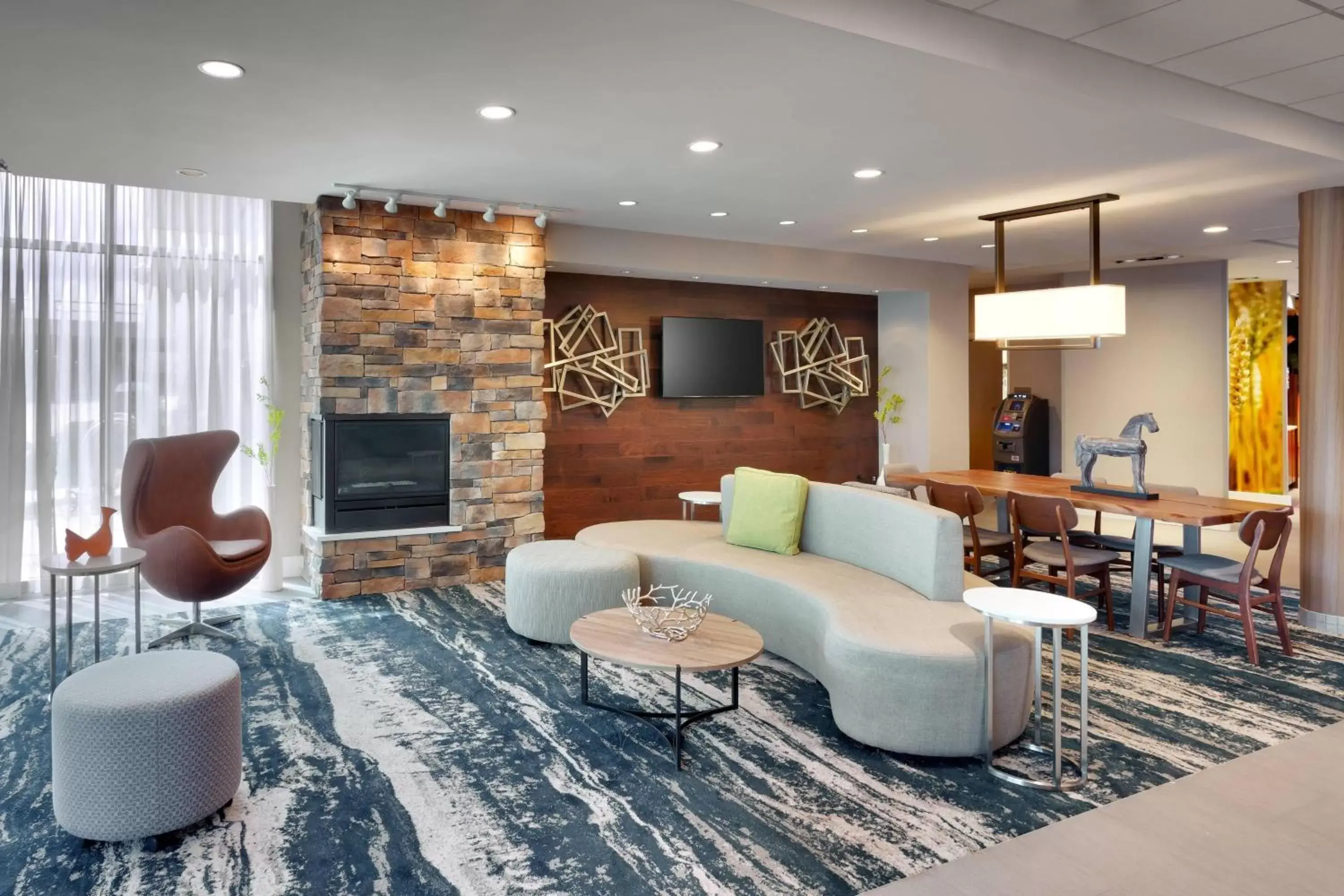 Lobby or reception, Lounge/Bar in Fairfield Inn & Suites by Marriott Springfield North