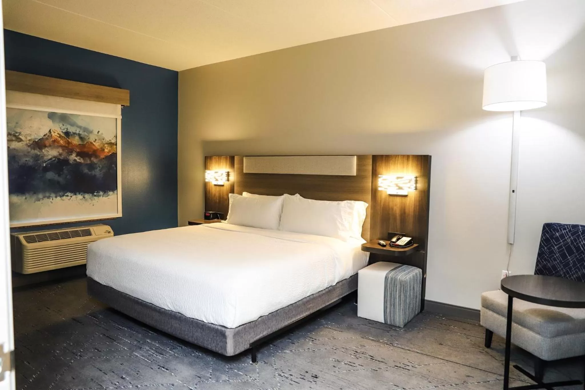 Photo of the whole room, Bed in Holiday Inn Express & Suites Donegal by IHG