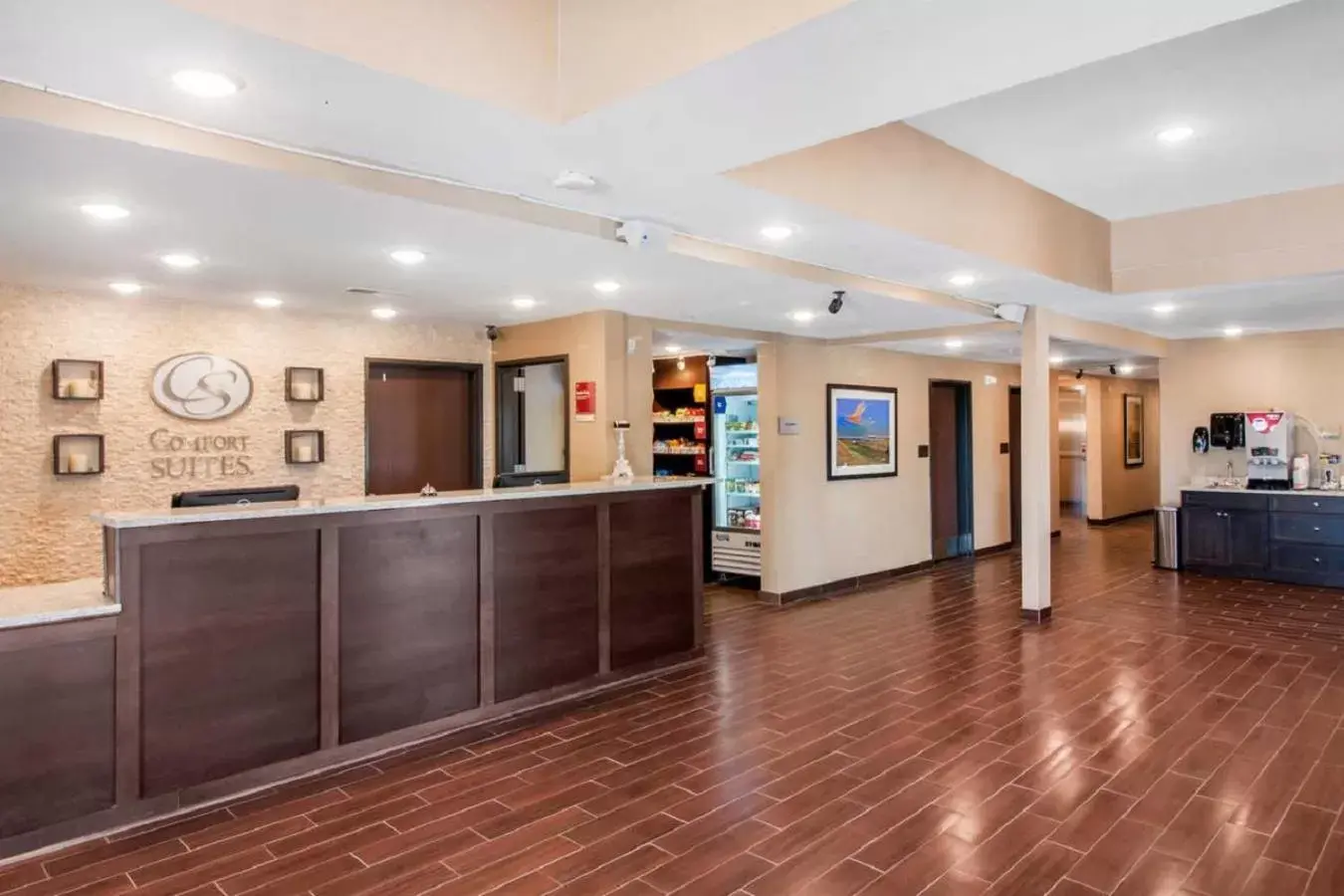 On-site shops, Lobby/Reception in Comfort Suites