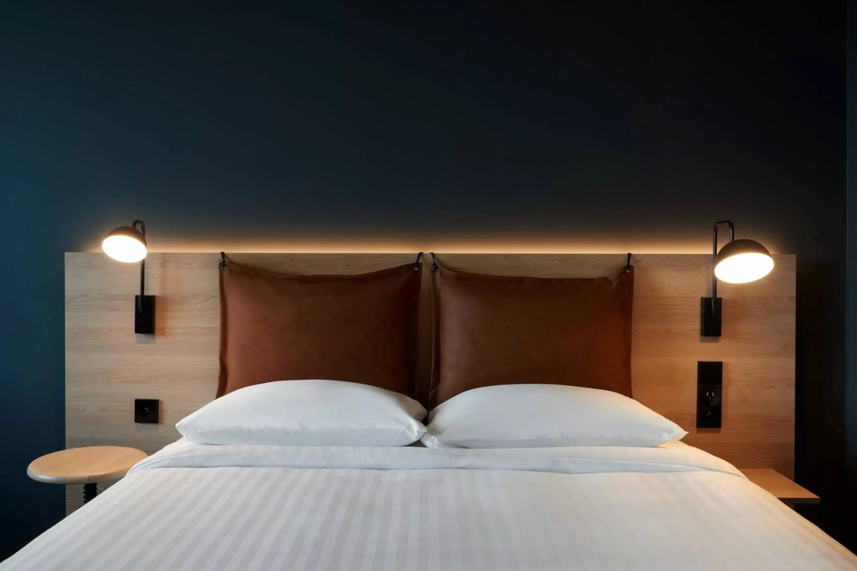 Photo of the whole room, Bed in Moxy Sophia Antipolis