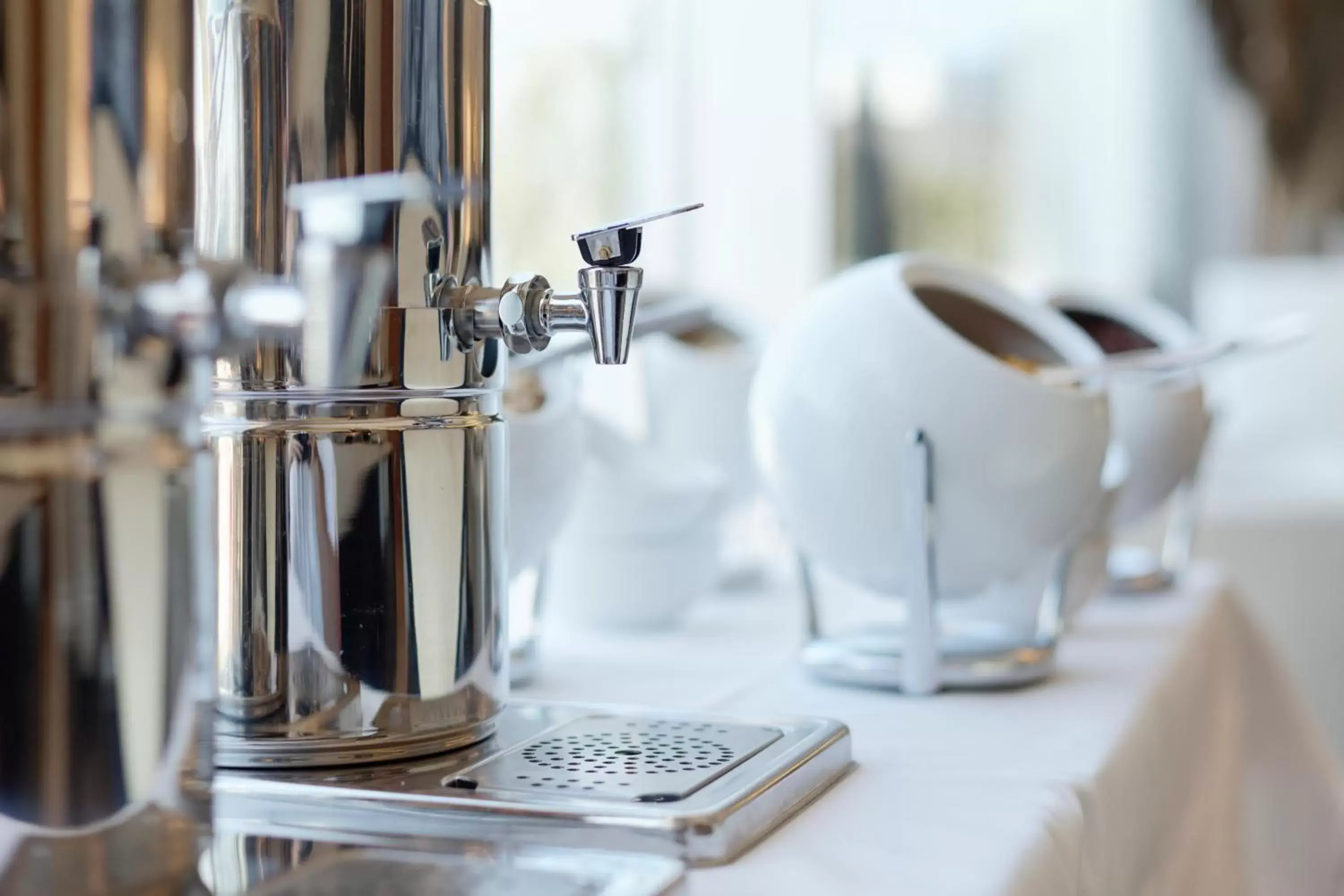 Coffee/tea facilities in Mercure Lisboa Almada