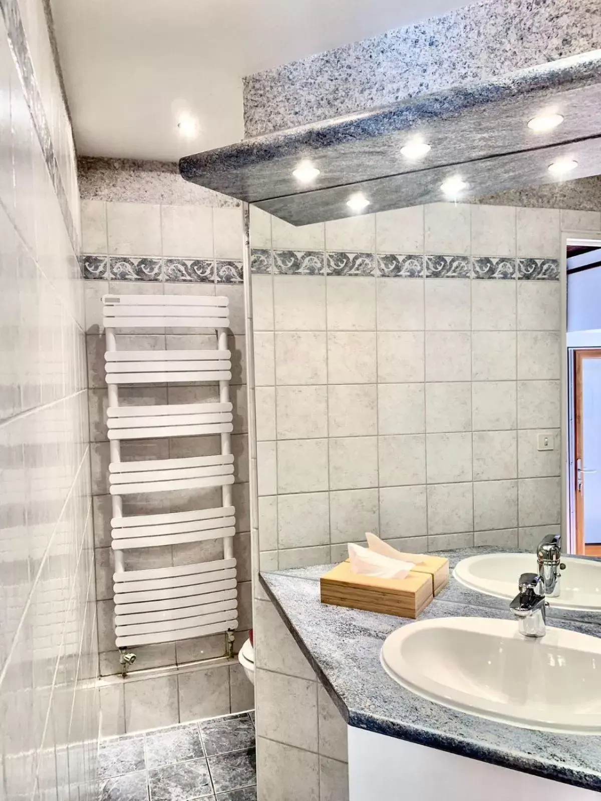 Shower, Bathroom in Le Barry du Grand Chemin