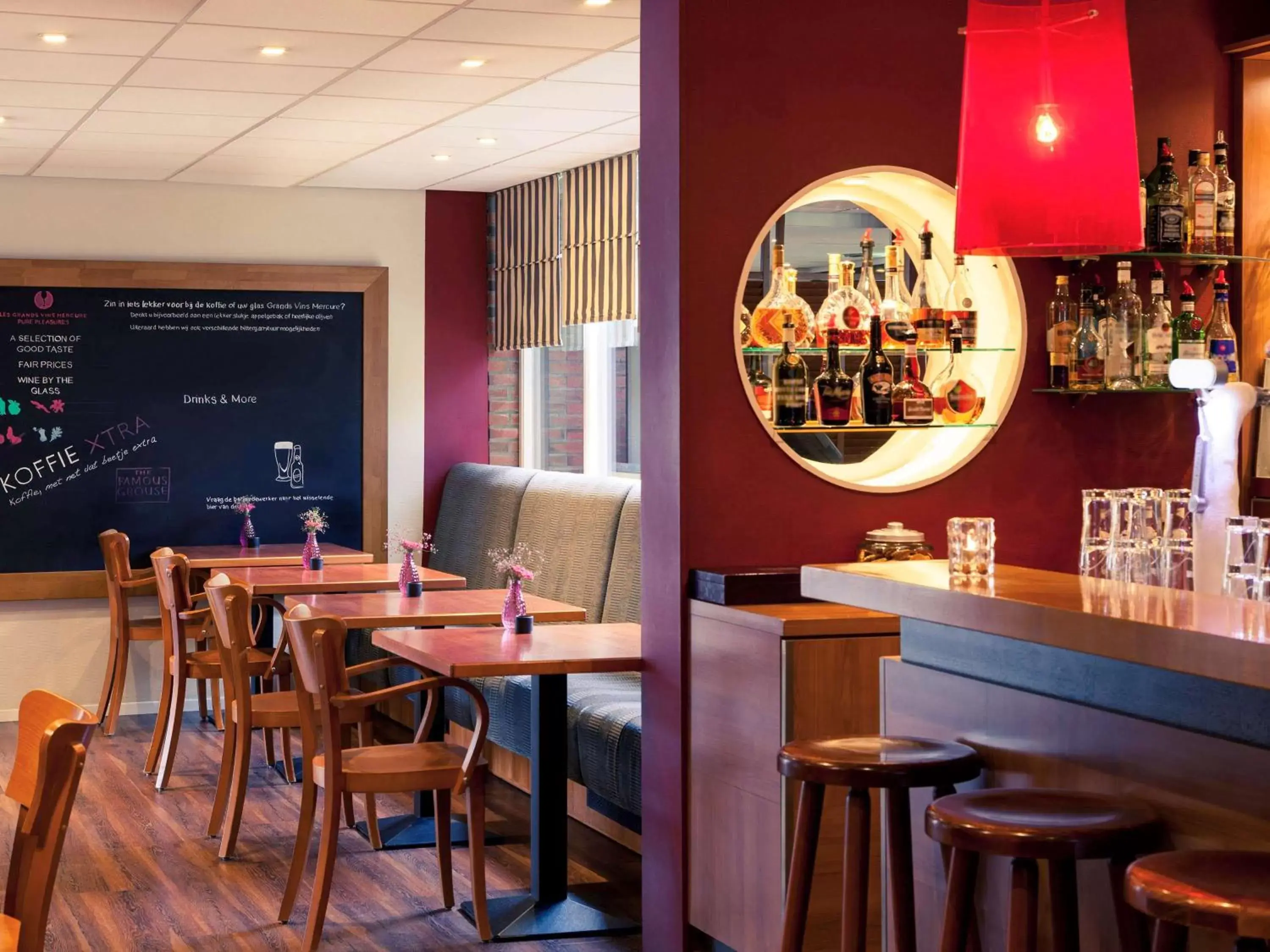 Lounge or bar, Restaurant/Places to Eat in Mercure Hotel Zwolle