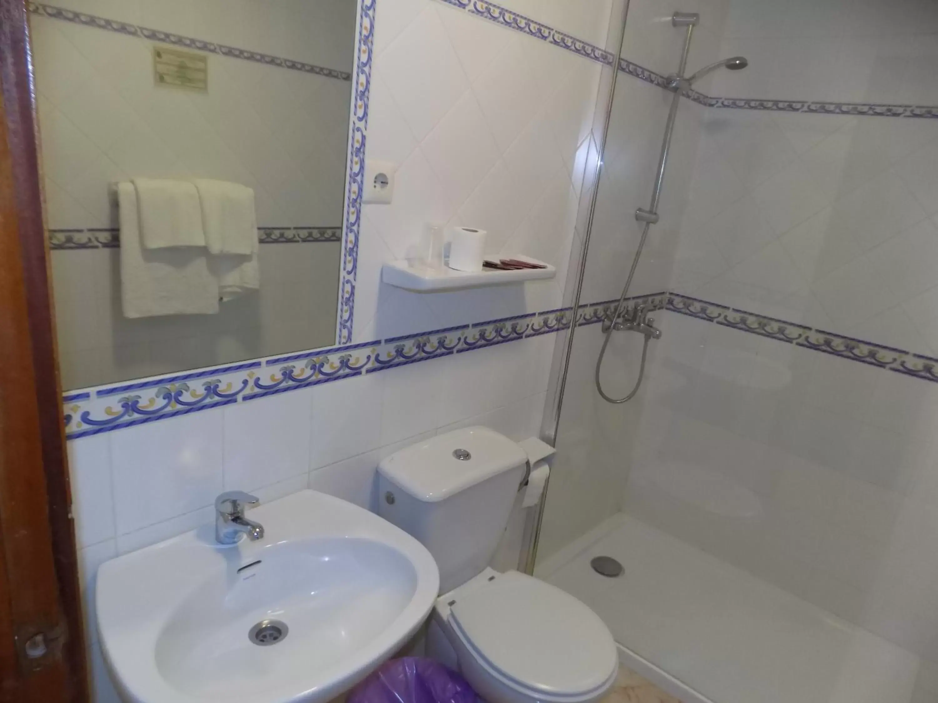 Bathroom in Hotel La Barca