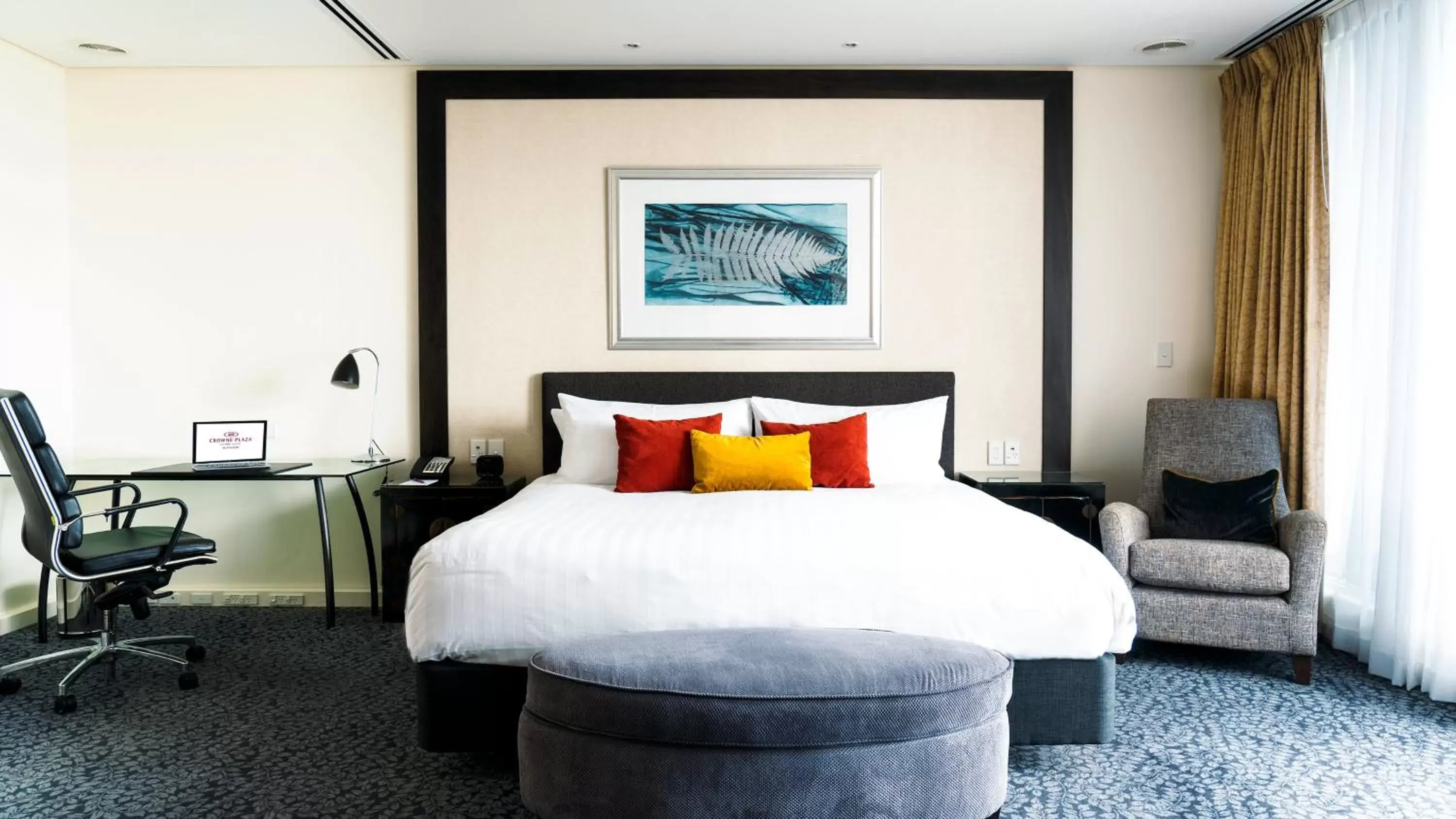 Photo of the whole room, Bed in Crowne Plaza Auckland, an IHG Hotel