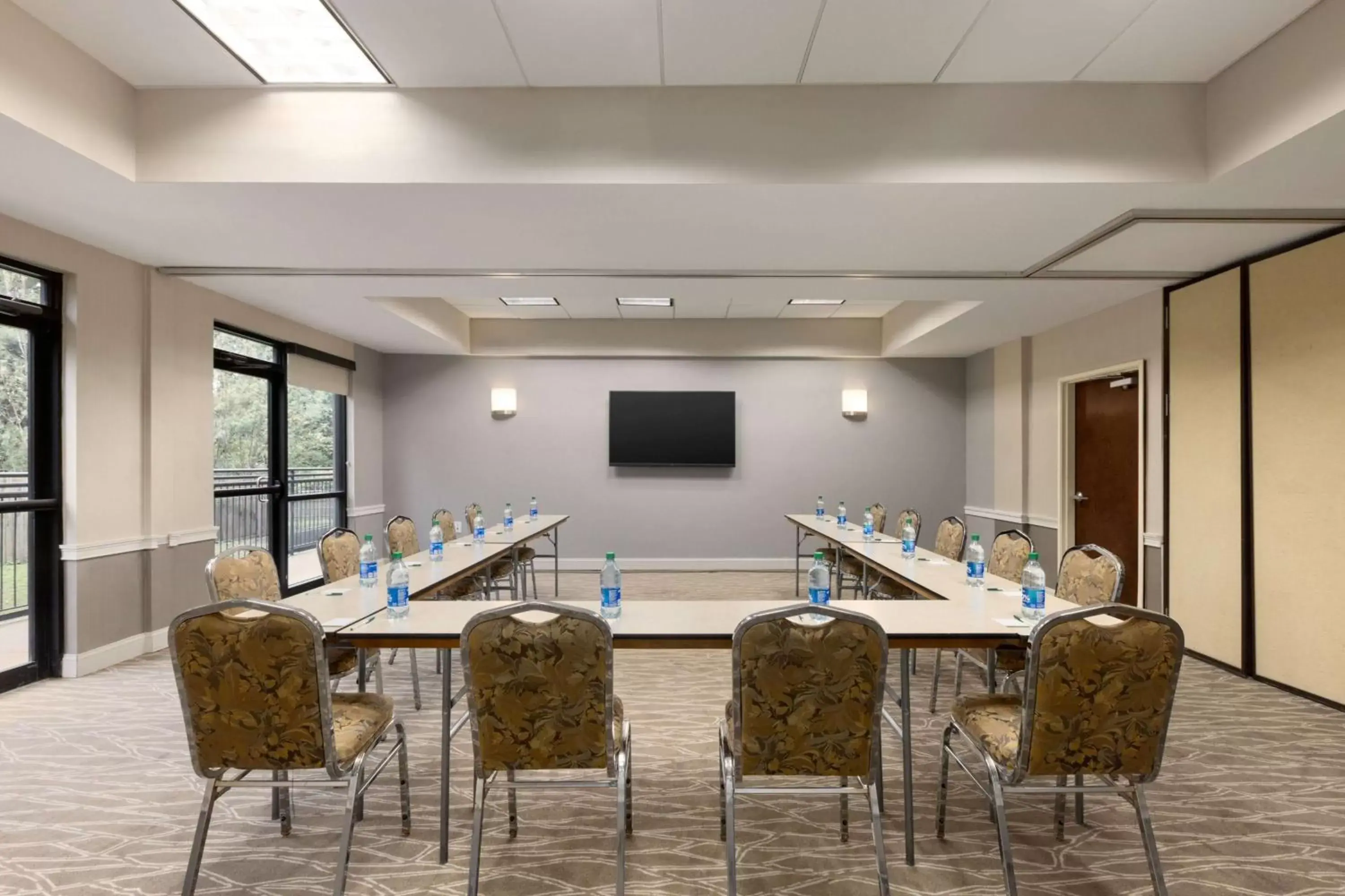 Meeting/conference room in La Quinta by Wyndham Newark - Elkton