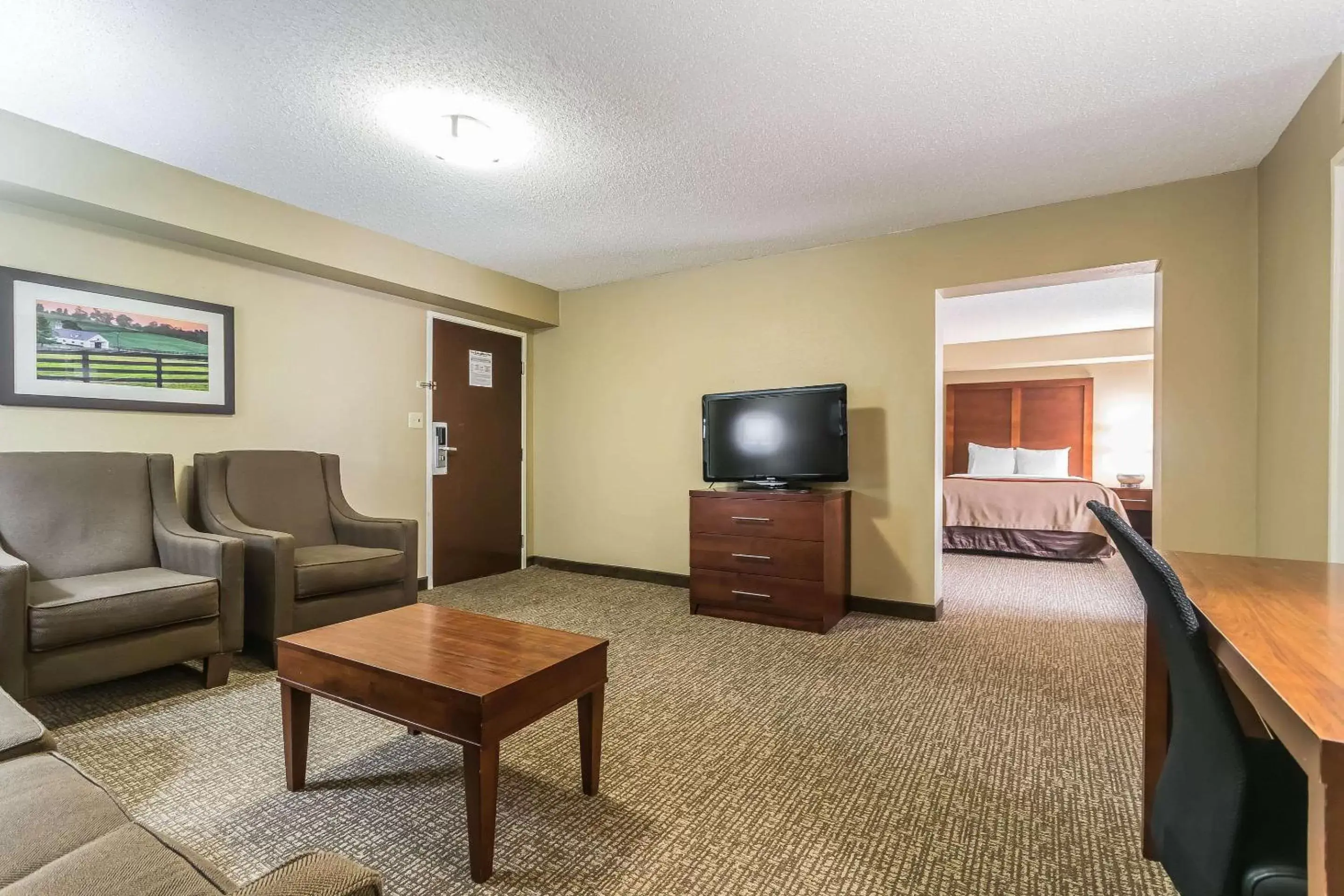 Photo of the whole room, TV/Entertainment Center in Comfort Inn & Suites Lexington