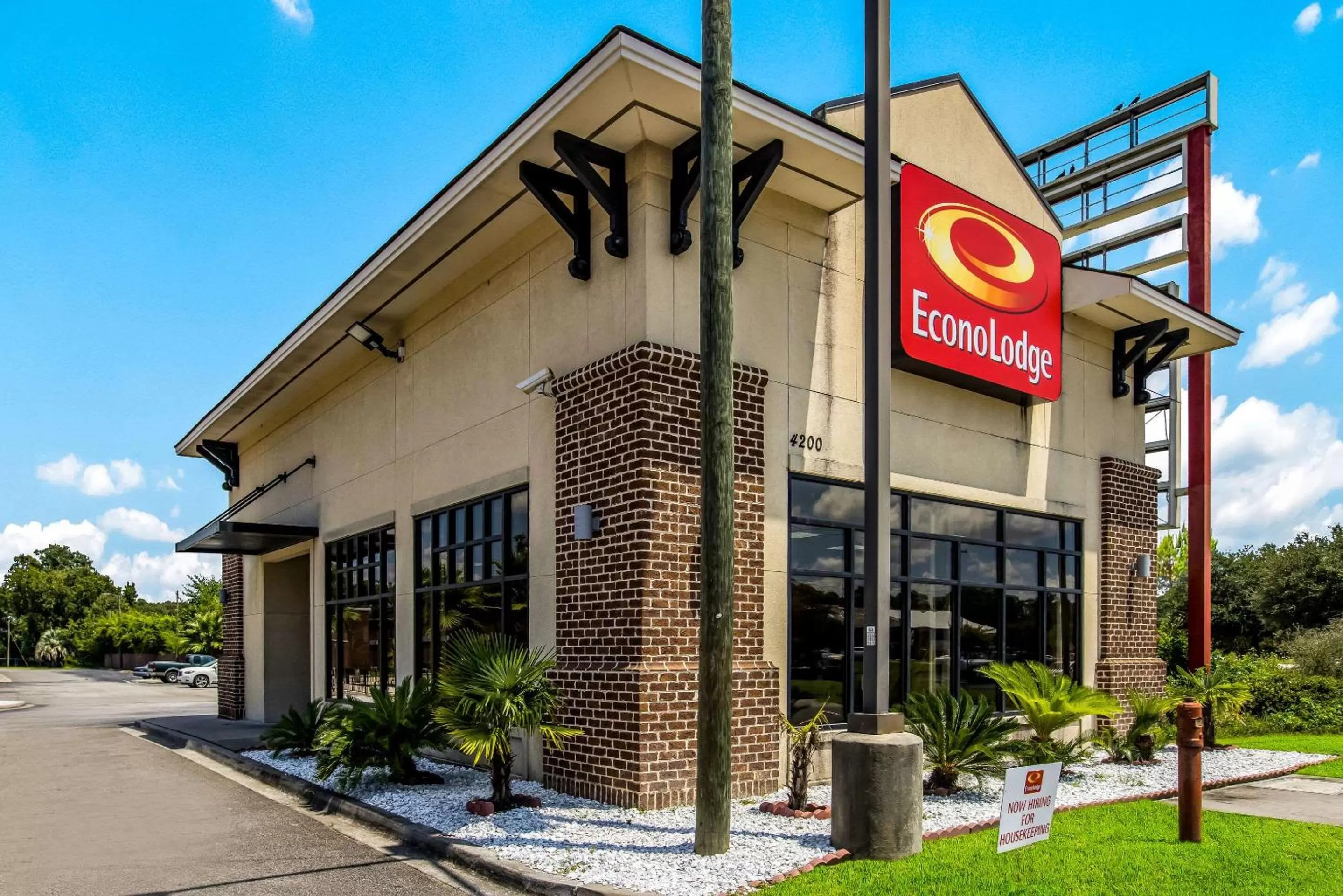 Property building in Econo Lodge Garden City - Savannah