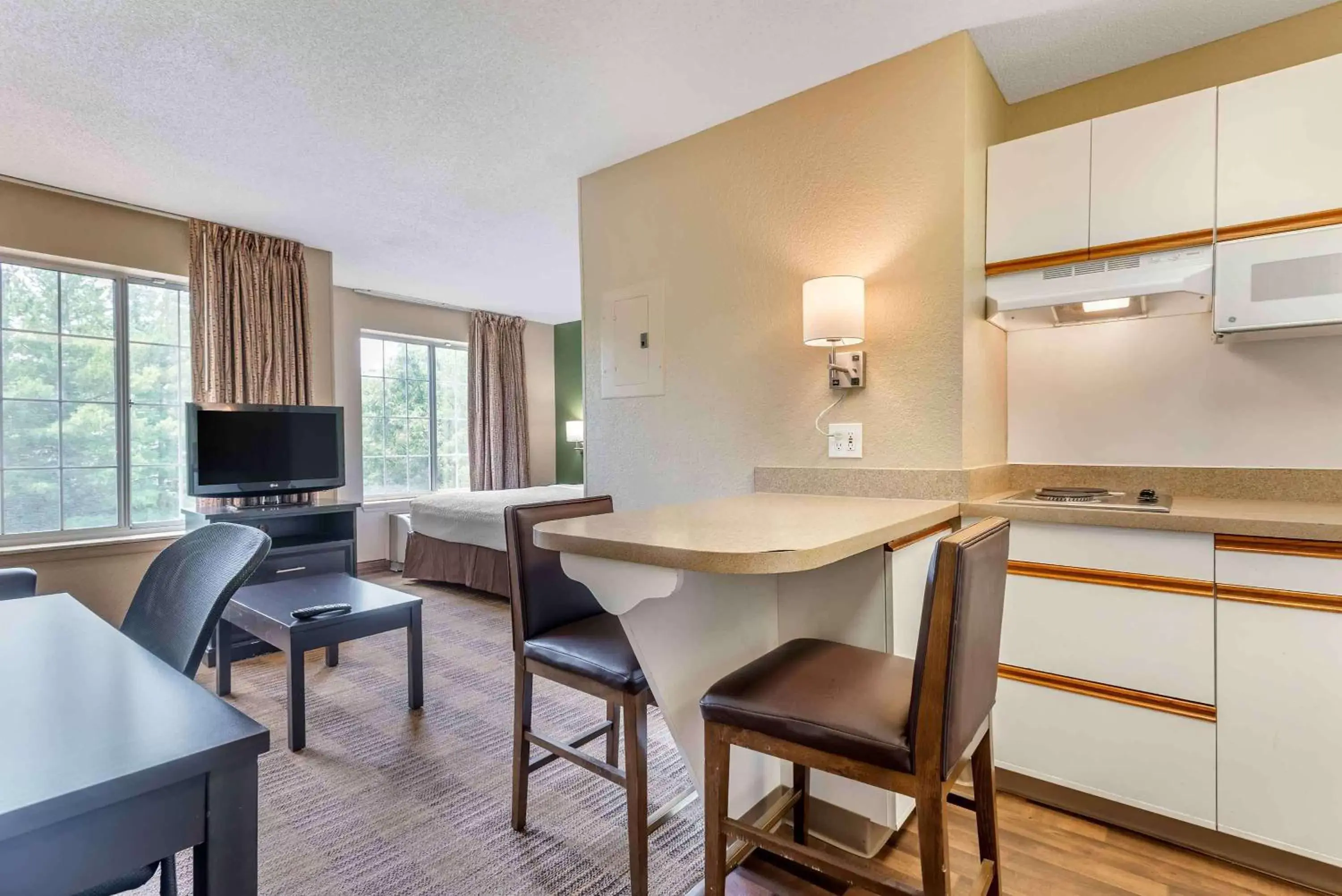 Bedroom, Kitchen/Kitchenette in Extended Stay America Suites - Philadelphia - King of Prussia