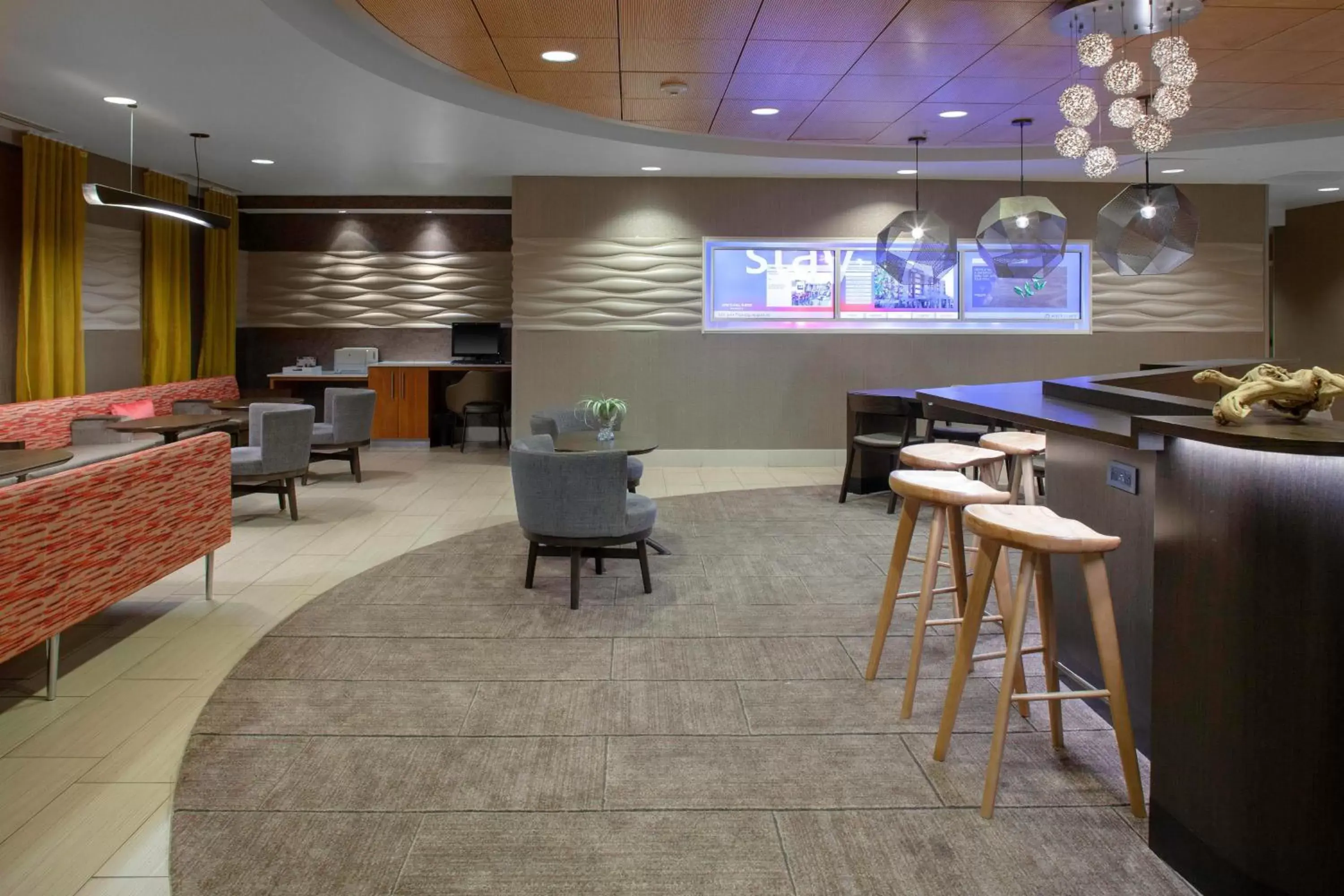 Lobby or reception, Restaurant/Places to Eat in SpringHill Suites Cincinnati North Forest Park