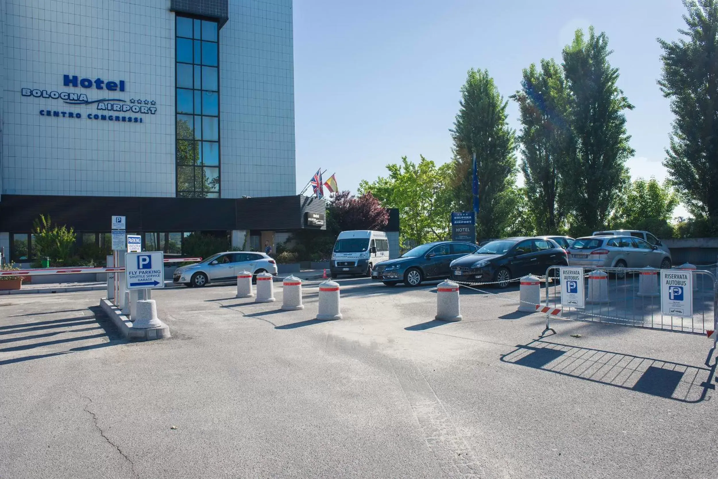 Facade/entrance, Property Building in Hotel Bologna Airport