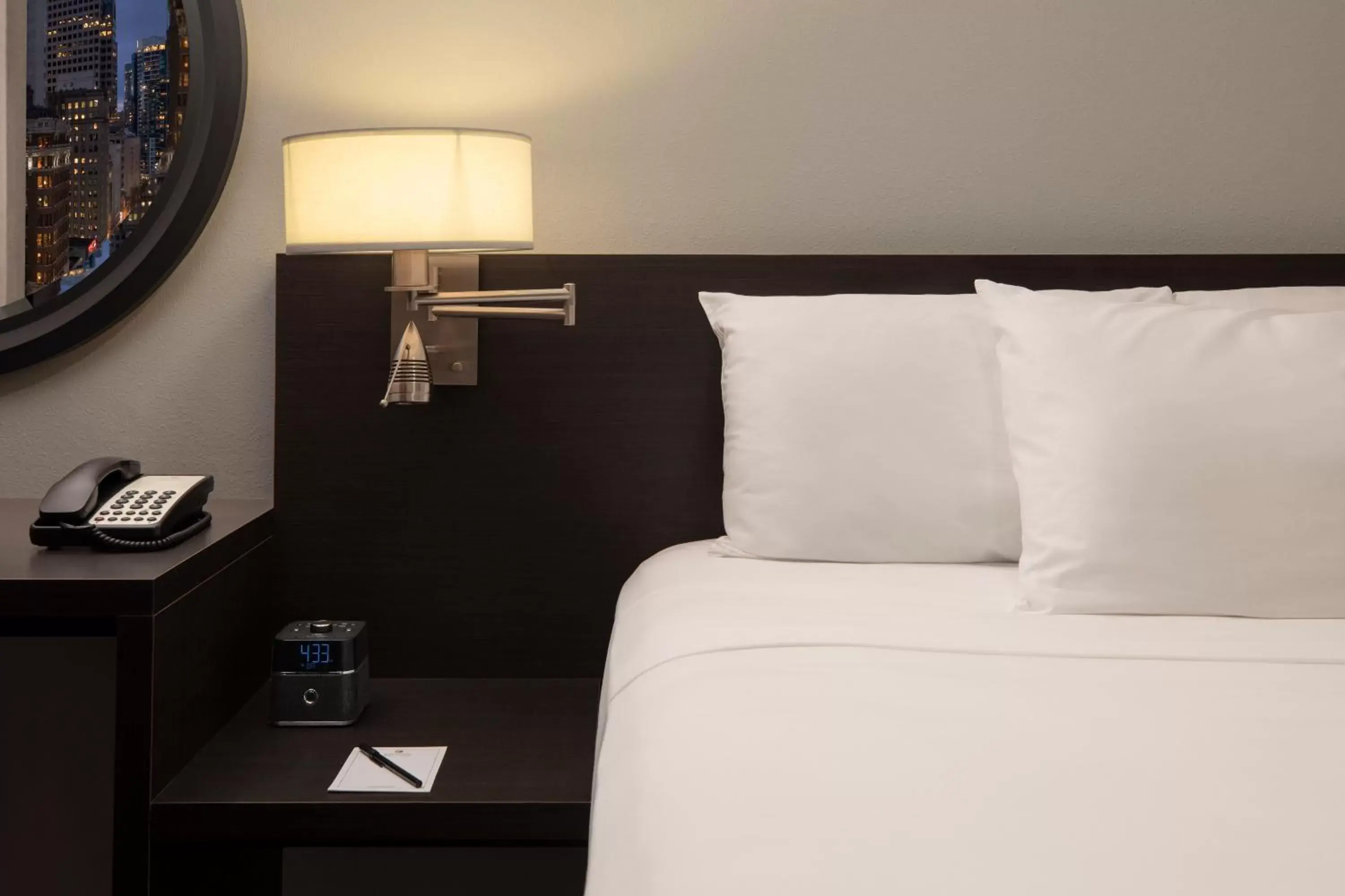 Bedroom, Bed in Executive Hotel Pacific Bedroom, Bed in Executive Hotel Pacific