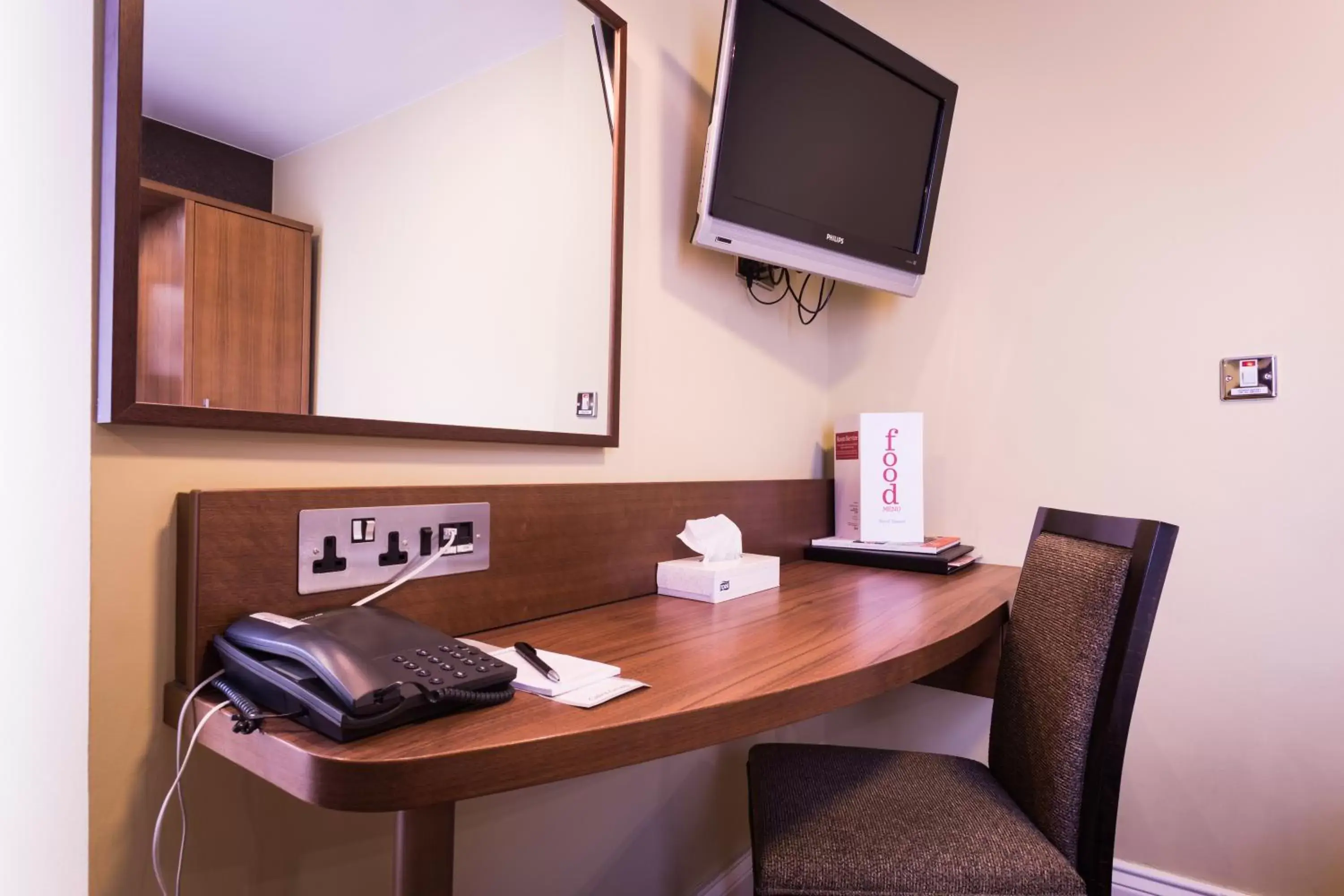 Bedroom, TV/Entertainment Center in Royal Station Hotel- Part of the Cairn Collection