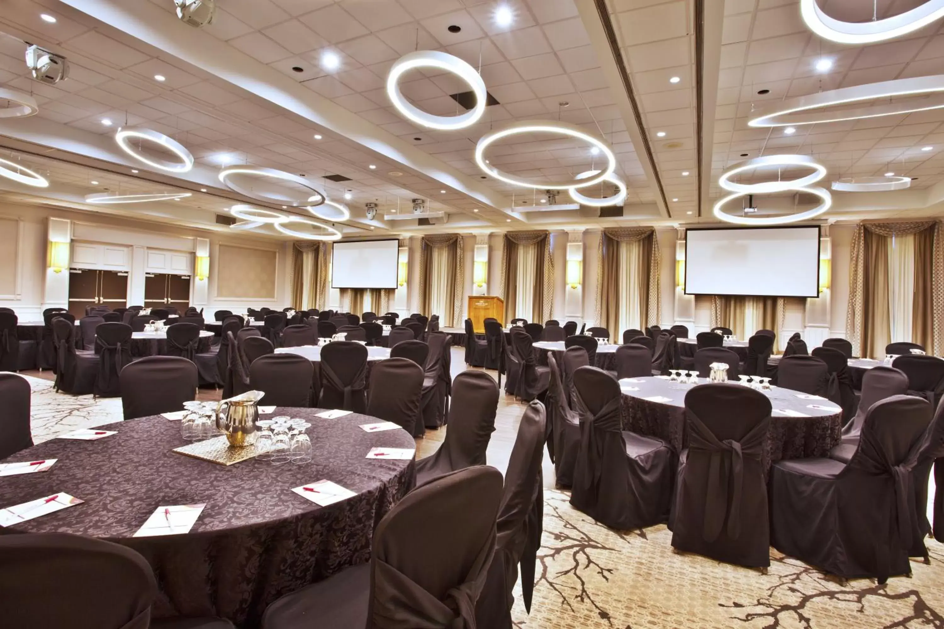 Banquet/Function facilities, Banquet Facilities in Crowne Plaza Kitchener-Waterloo, an IHG Hotel