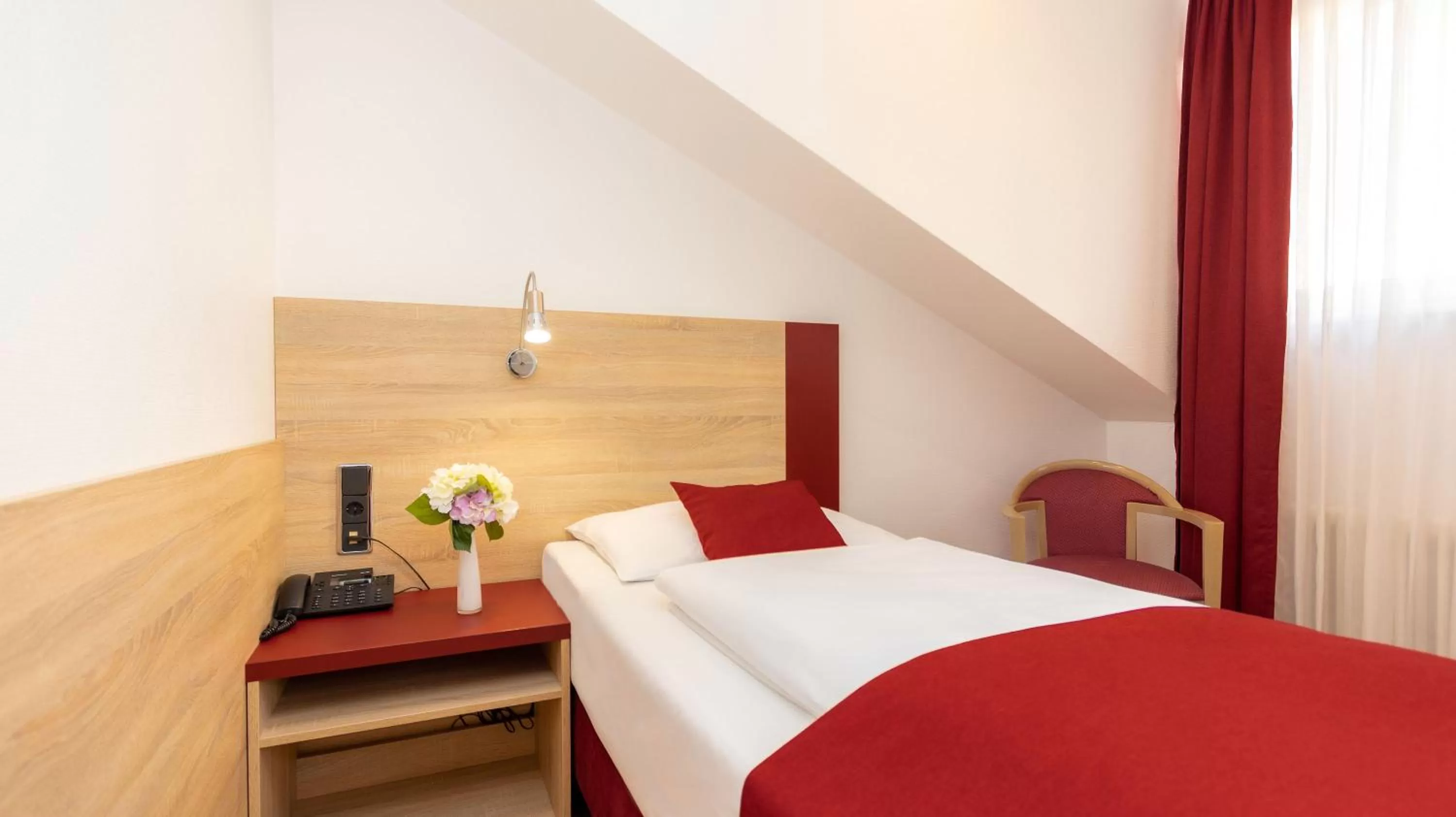 Photo of the whole room, Bed in LeoMar Hotel