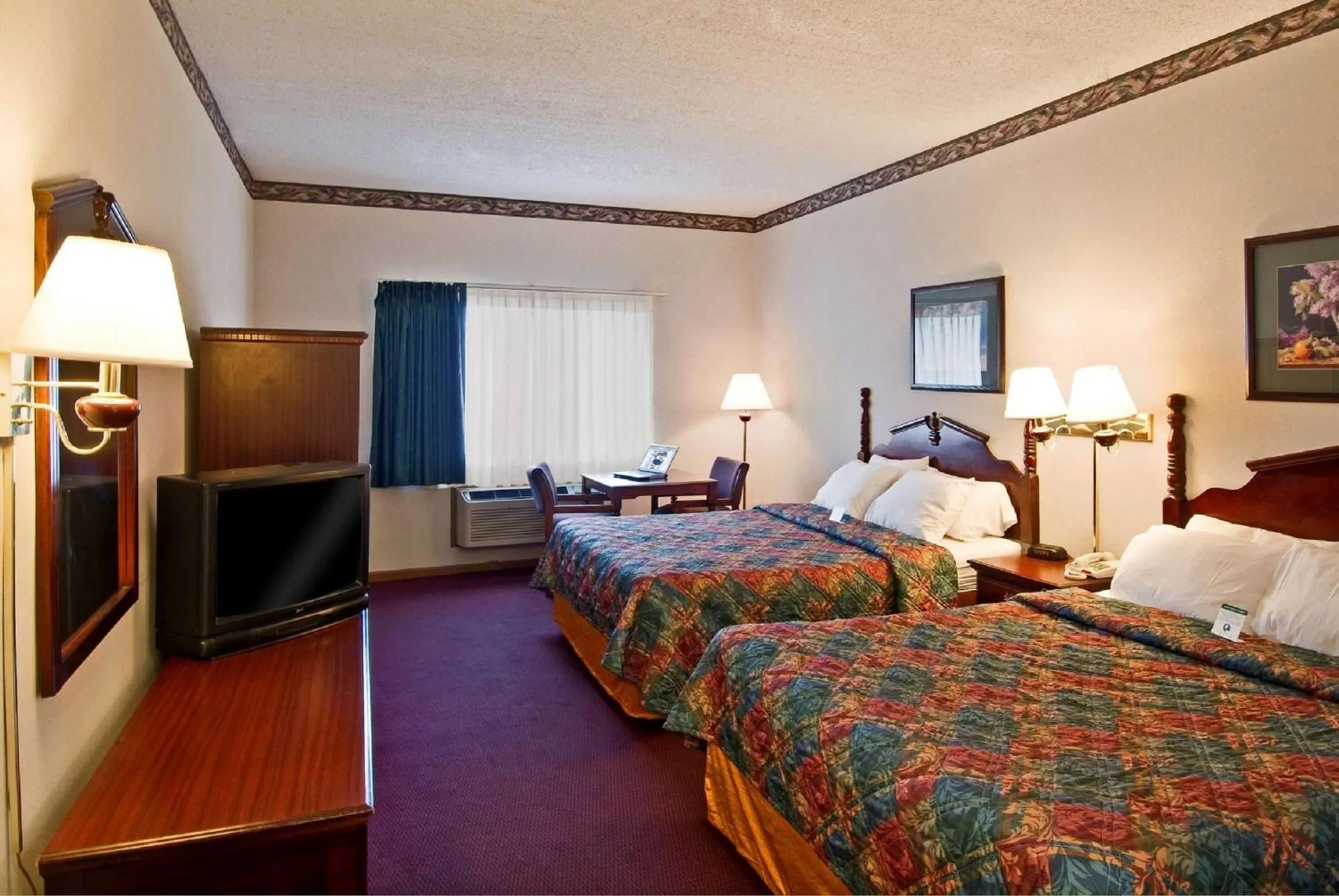 Bedroom, Bed in Americas Best Value Inn Waukegan