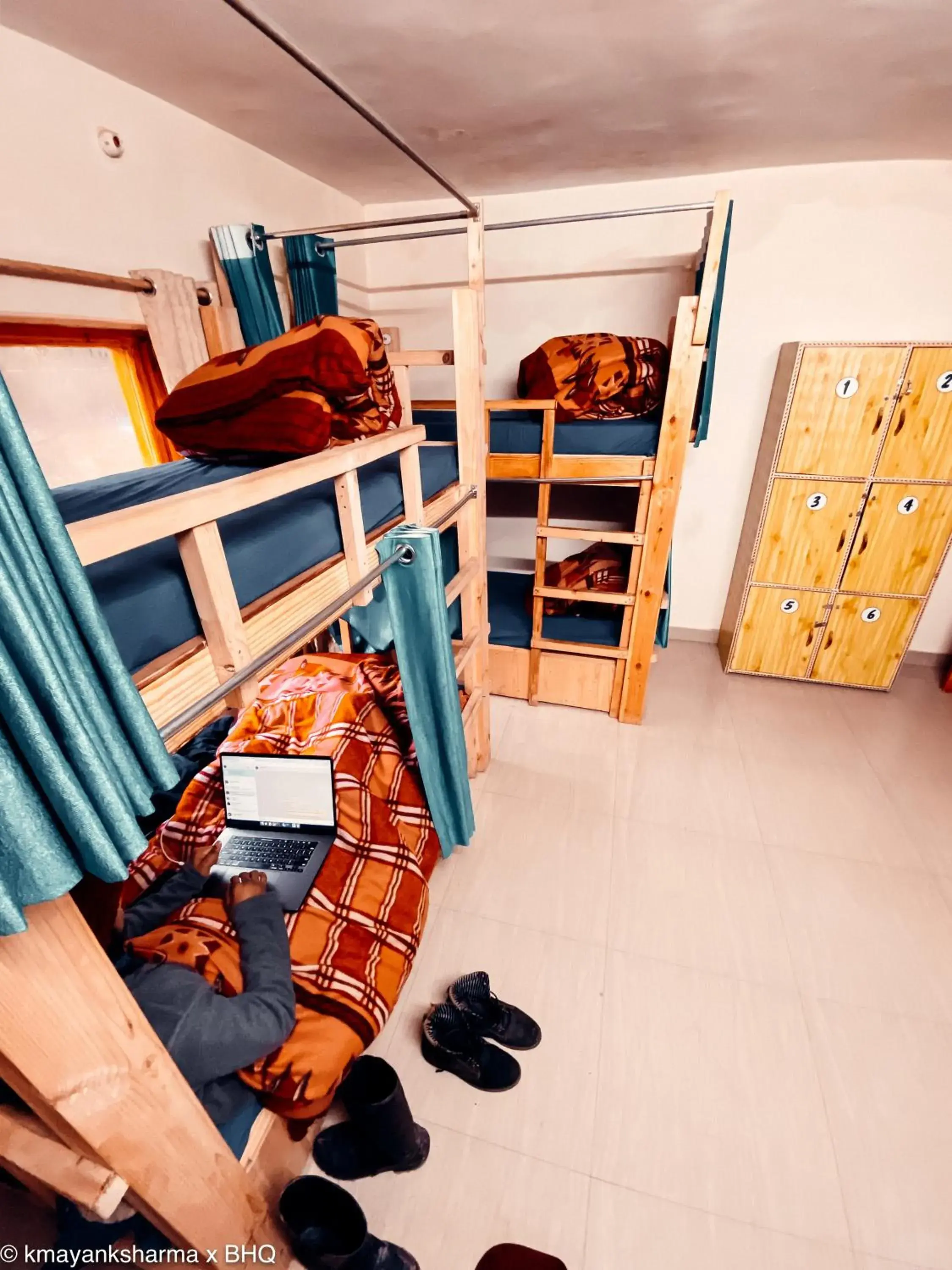 bunk bed in Backpackers Headquarter Manali