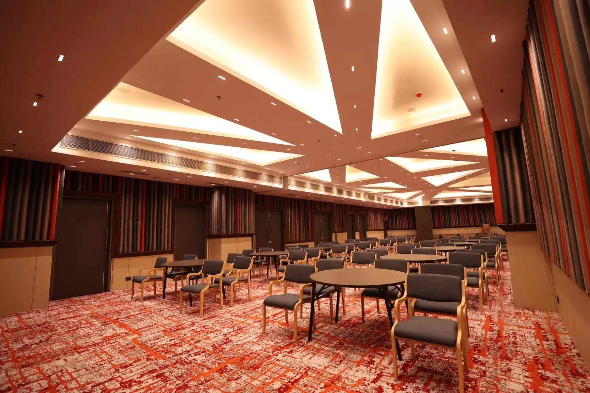 Meeting/conference room in Holiday Inn Express & Suites Jaipur Gopalpura