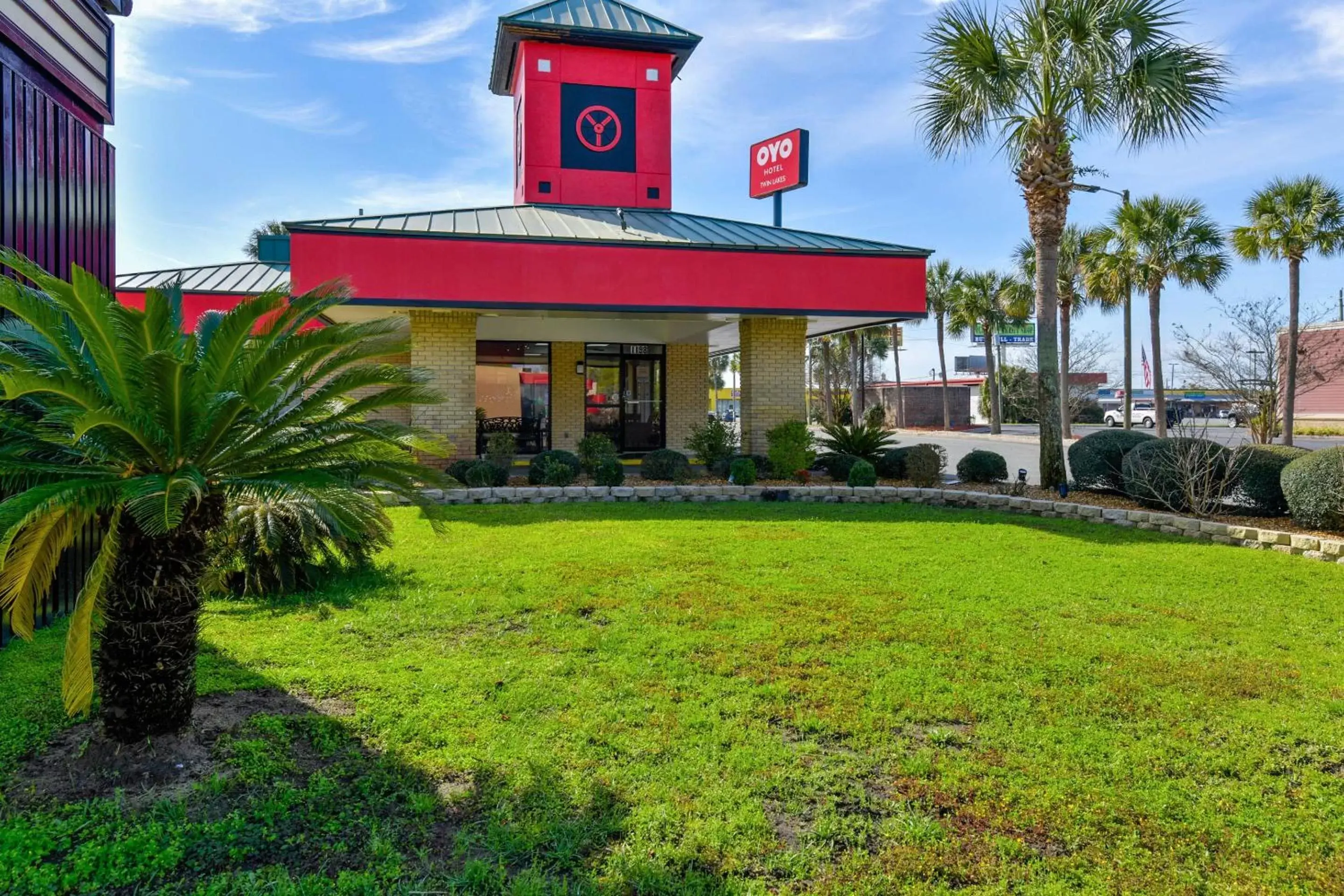 Facade/entrance, Property Building in OYO Hotel Twin Lake- Lake Park Valdosta area