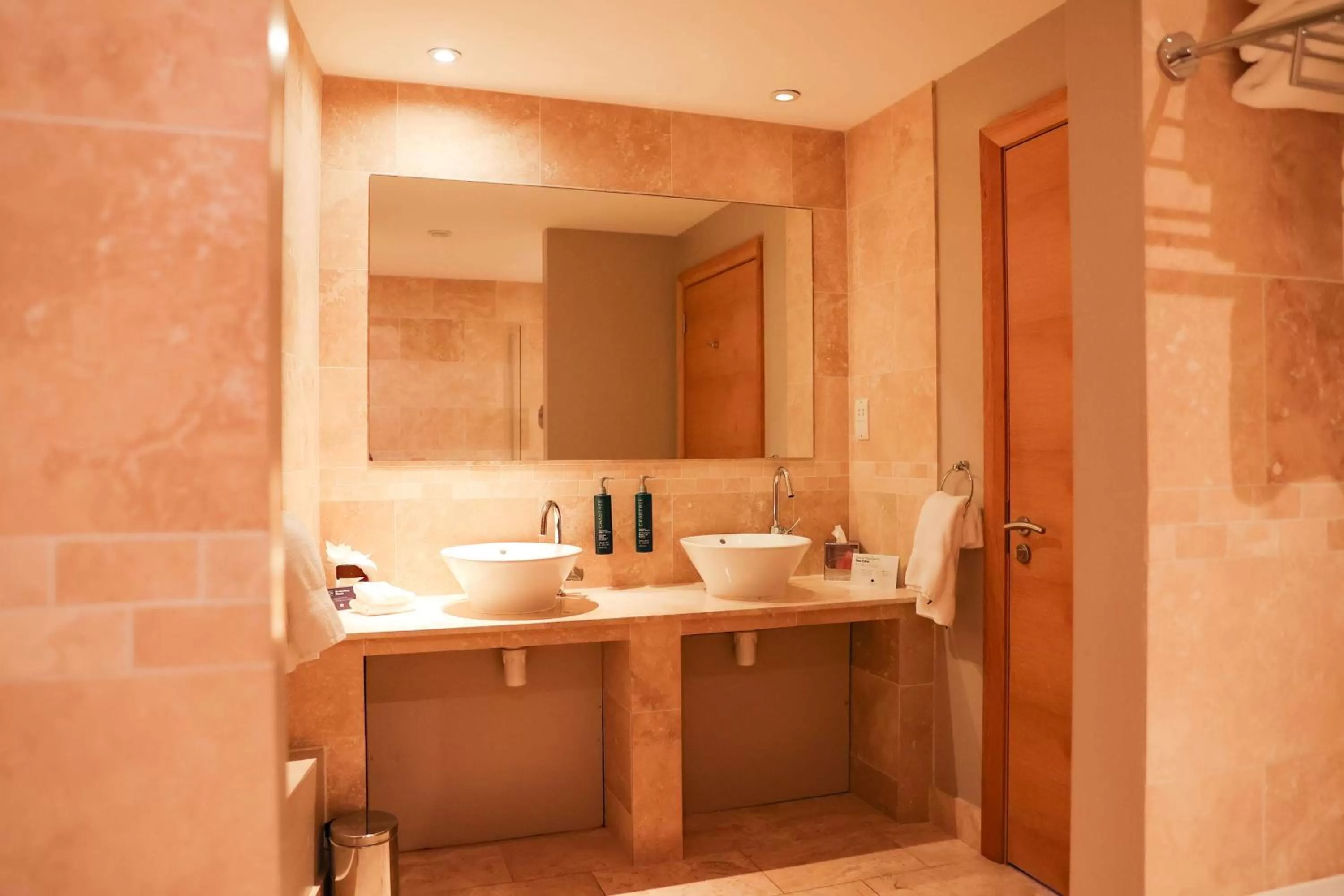 Bathroom in DoubleTree By Hilton Milton Keynes